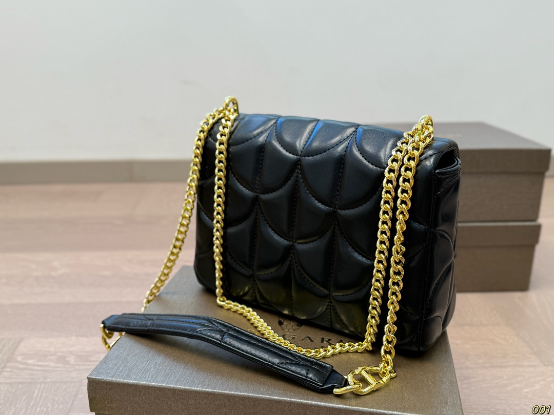 &yen;140配盒 宝格丽 Bvlgari蛇头包 ⚠️顶级原单 不愧是开挂般的存在 包身轻便 百搭 给予满满的高级感 尺寸23 16