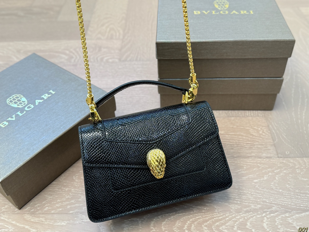 ¥130配盒 宝格丽 Bvlgari蛇头包 ⚠️顶级原单 不愧是开挂般的存在 包身轻便 百搭 给予满满的高级感 尺寸19 12