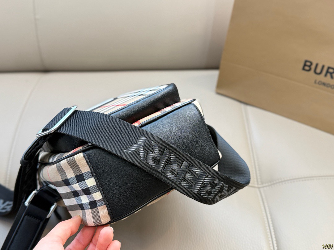 &yen;130 Burberry 巴宝莉相机包 男女都可以背的款式 自己背腻了还可以给男朋友 超喜欢随性帅气的包包 尺寸17 22