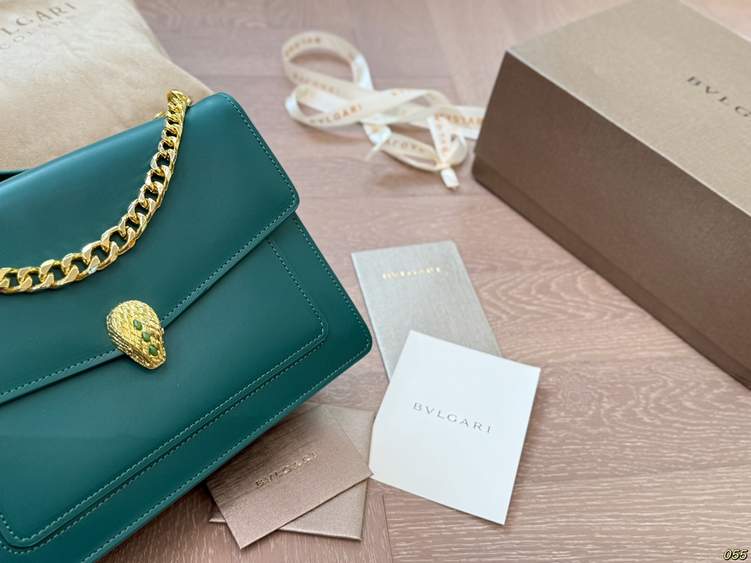 &yen;210飞机盒 宝格丽 Bvlgari蛇头包 ⚠️顶级原单 不愧是开挂般的存在 包身轻便 百搭 给予满满的高级感 尺寸25 17