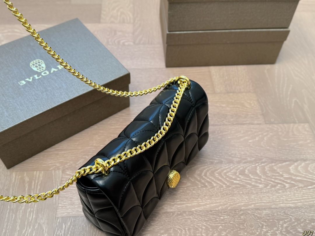 &yen;140配盒 宝格丽 Bvlgari蛇头包 ⚠️顶级原单 不愧是开挂般的存在 包身轻便 百搭 给予满满的高级感 尺寸23 16