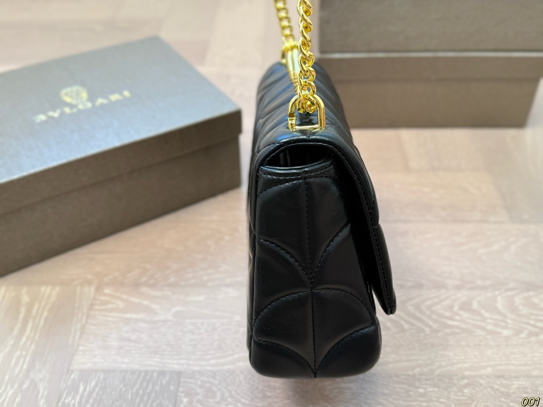 &yen;140配盒 宝格丽 Bvlgari蛇头包 ⚠️顶级原单 不愧是开挂般的存在 包身轻便 百搭 给予满满的高级感 尺寸23 16