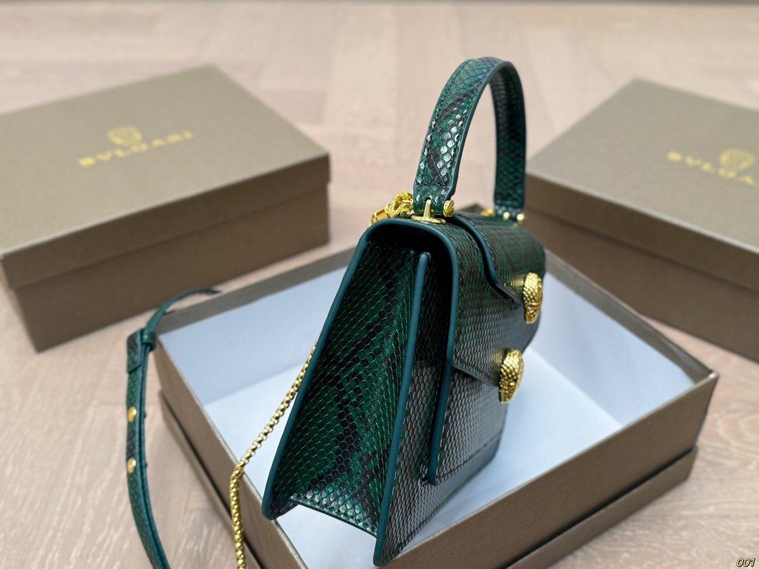 &yen;150配盒 宝格丽 Bvlgari蛇头包 ⚠️顶级原单 不愧是开挂般的存在 包身轻便 百搭 给予满满的高级感 尺寸21 15