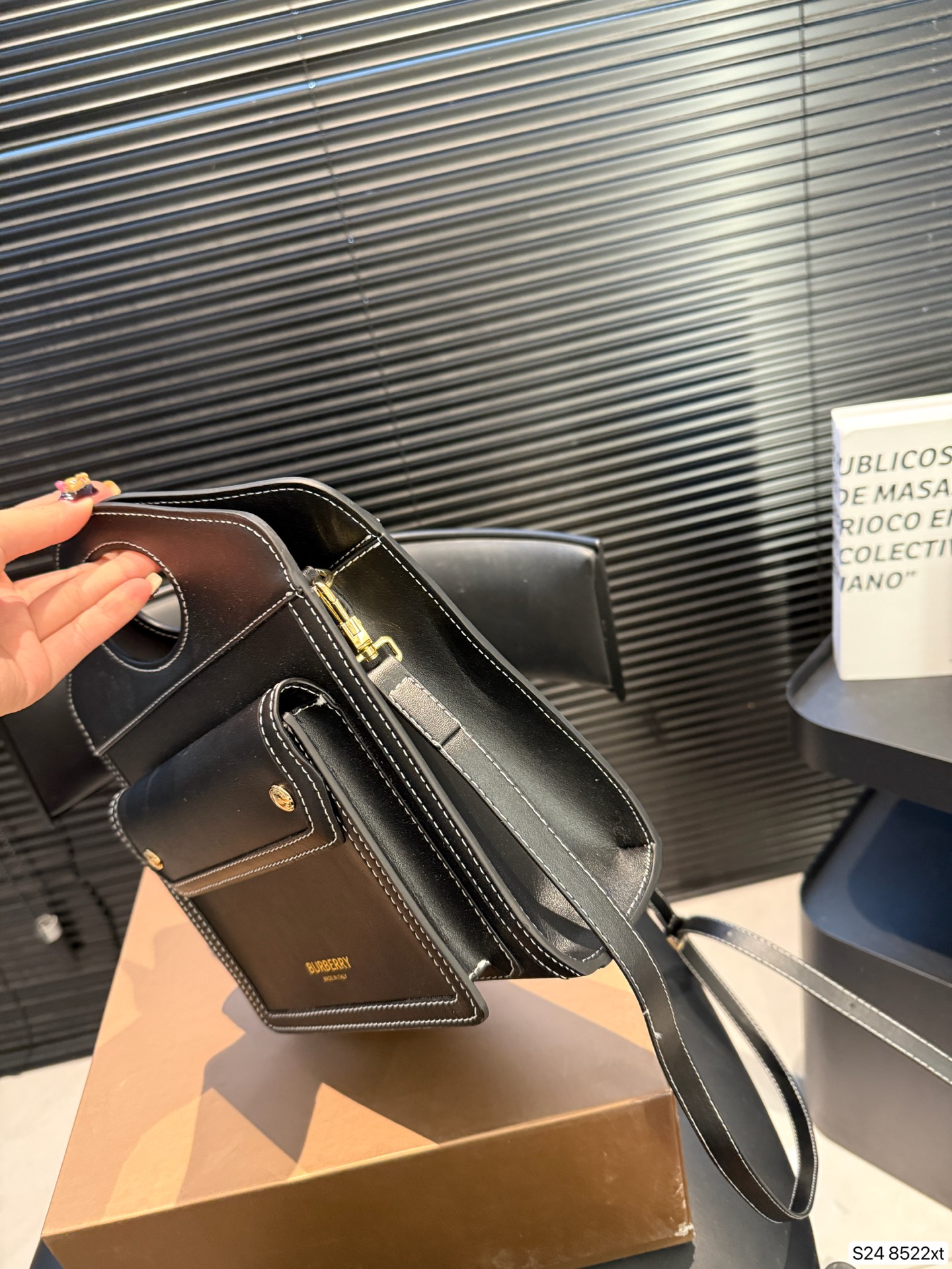 P170配折叠盒 Burberry口袋包黑色 帆布包 pocket 自带vintage气质。 尺寸23 22 货号8522