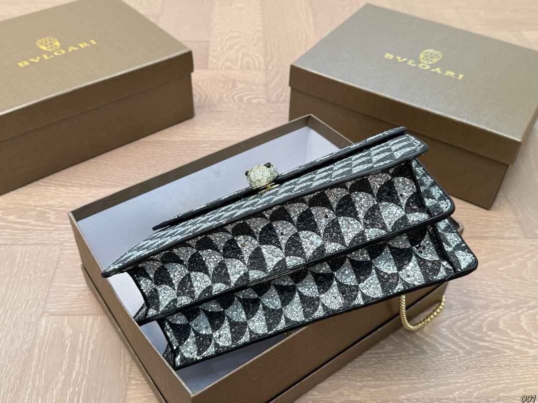 &yen;145配盒 宝格丽 Bvlgari蛇头包 ⚠️顶级原单 不愧是开挂般的存在 包身轻便 百搭 给予满满的高级感 尺寸25 17