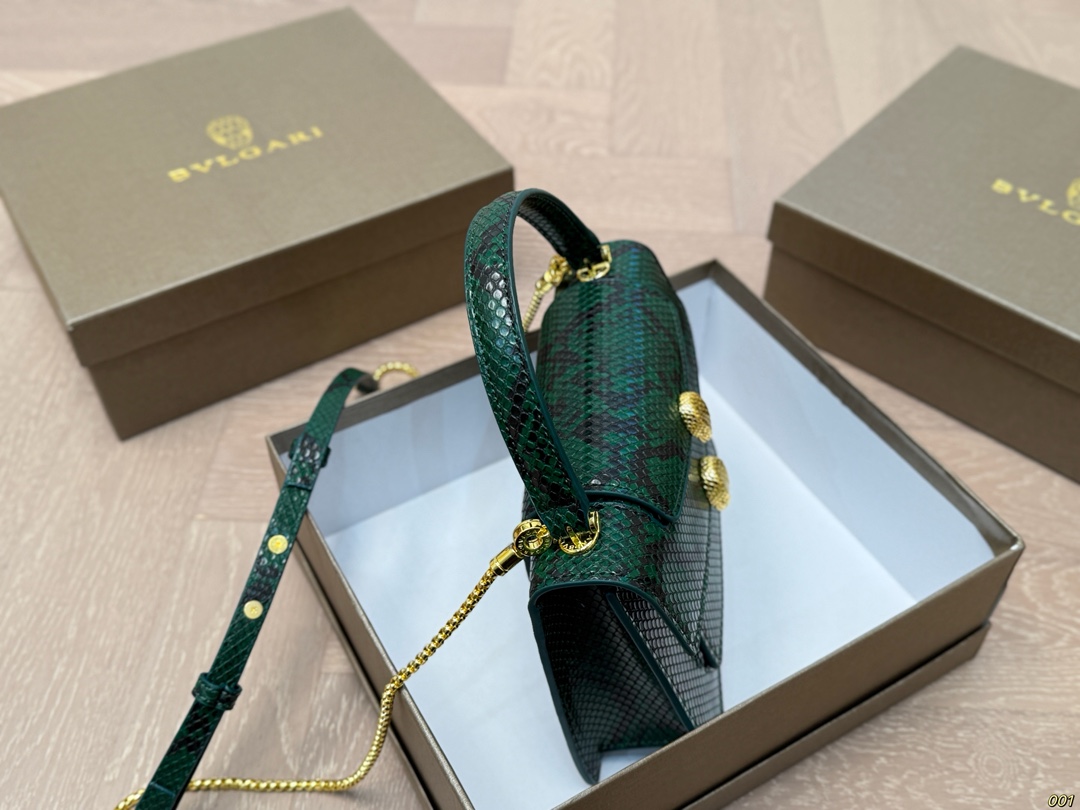 &yen;150配盒 宝格丽 Bvlgari蛇头包 ⚠️顶级原单 不愧是开挂般的存在 包身轻便 百搭 给予满满的高级感 尺寸21 15