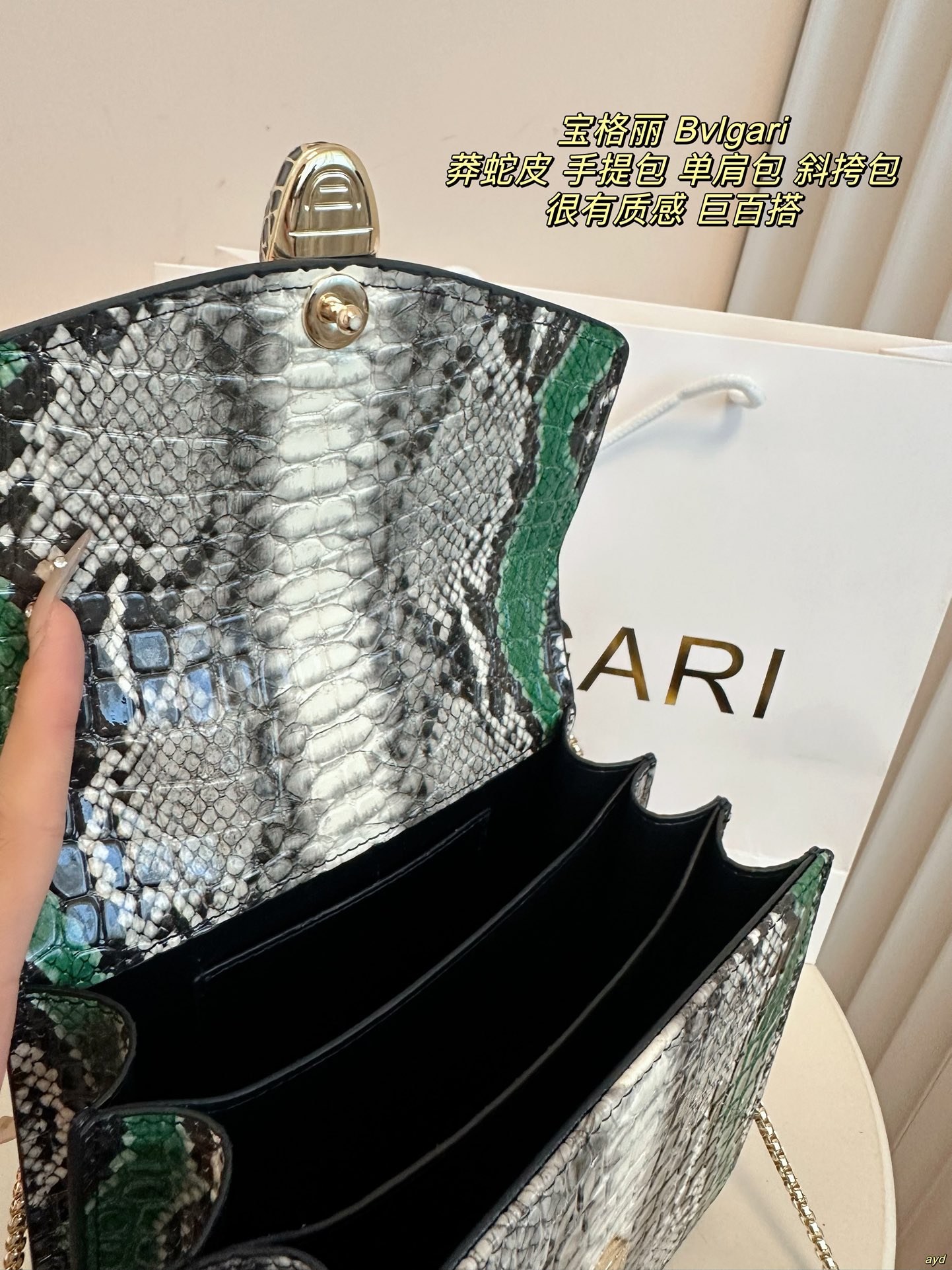 P180 宝格丽 Bvlgari 蛇头包蟒蛇皮女士手提包单肩包斜挎包 顶级原单 不愧是开挂般的存在 包身轻便 百搭 给予满满的高级感 尺寸20* 17CM