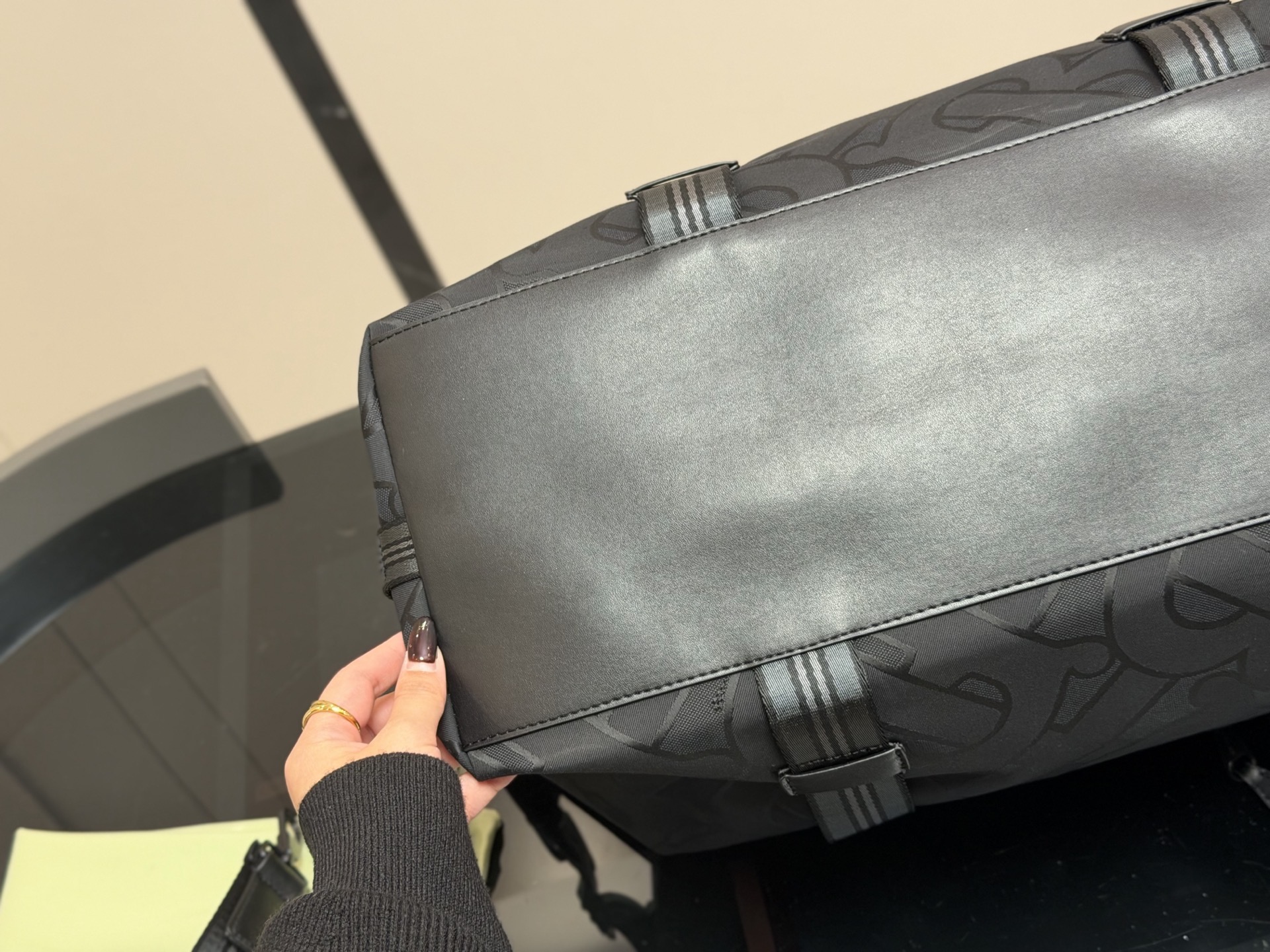 ¥190 巴宝莉 keepall出行必备 旅行袋机场包 手提袋 采用原厂材质 高端货 尺寸: 50cm