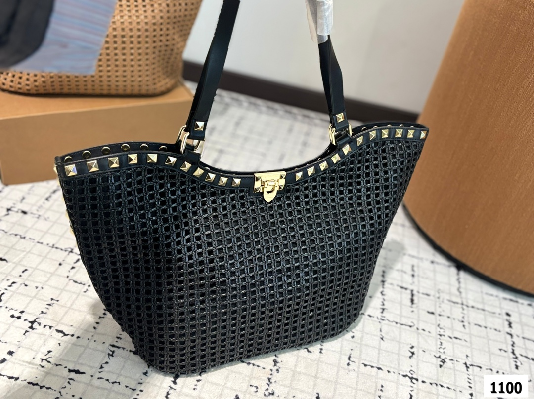 P190 Valentino 华伦天奴编织包24春夏浓浓的度假风，却也适合日常觉得这样的包包得有一个，毕竟，海浪、沙滩，没人想拒绝# 尺寸：31 29