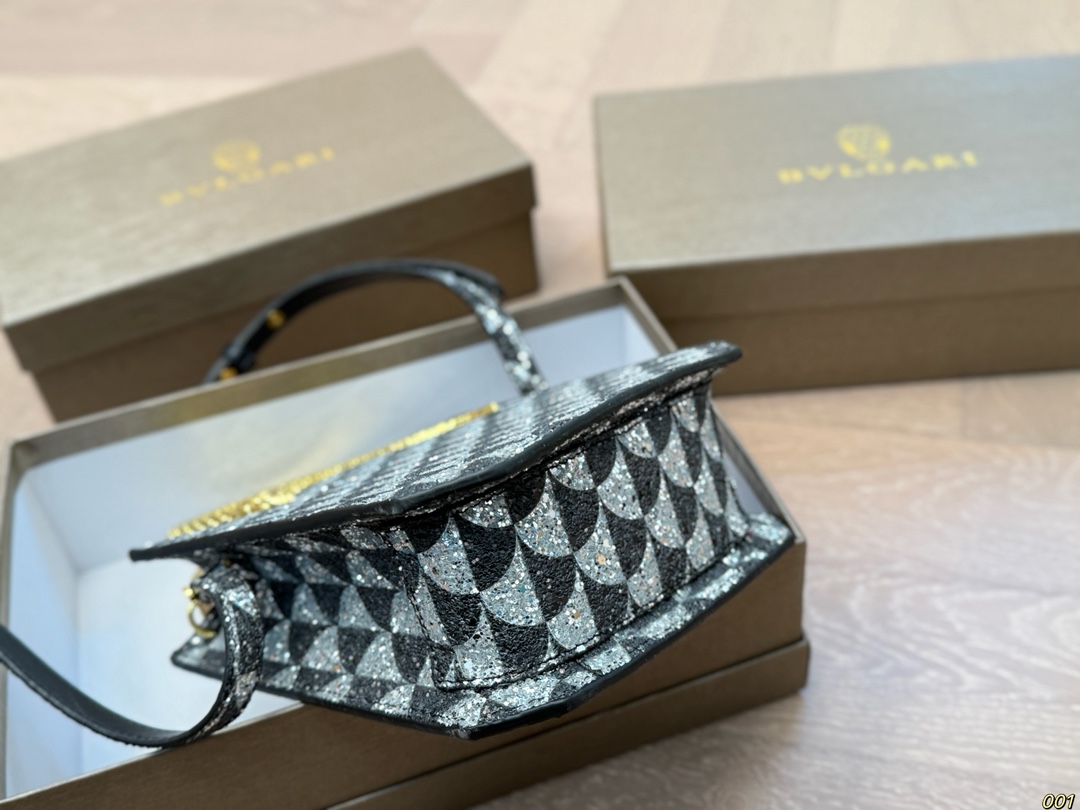 &yen;145配盒 宝格丽 Bvlgari蛇头包 ⚠️顶级原单 不愧是开挂般的存在 包身轻便 百搭 给予满满的高级感 尺寸16 19