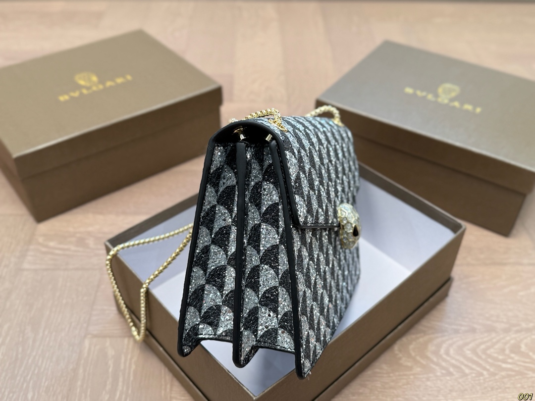 &yen;145配盒 宝格丽 Bvlgari蛇头包 ⚠️顶级原单 不愧是开挂般的存在 包身轻便 百搭 给予满满的高级感 尺寸25 17