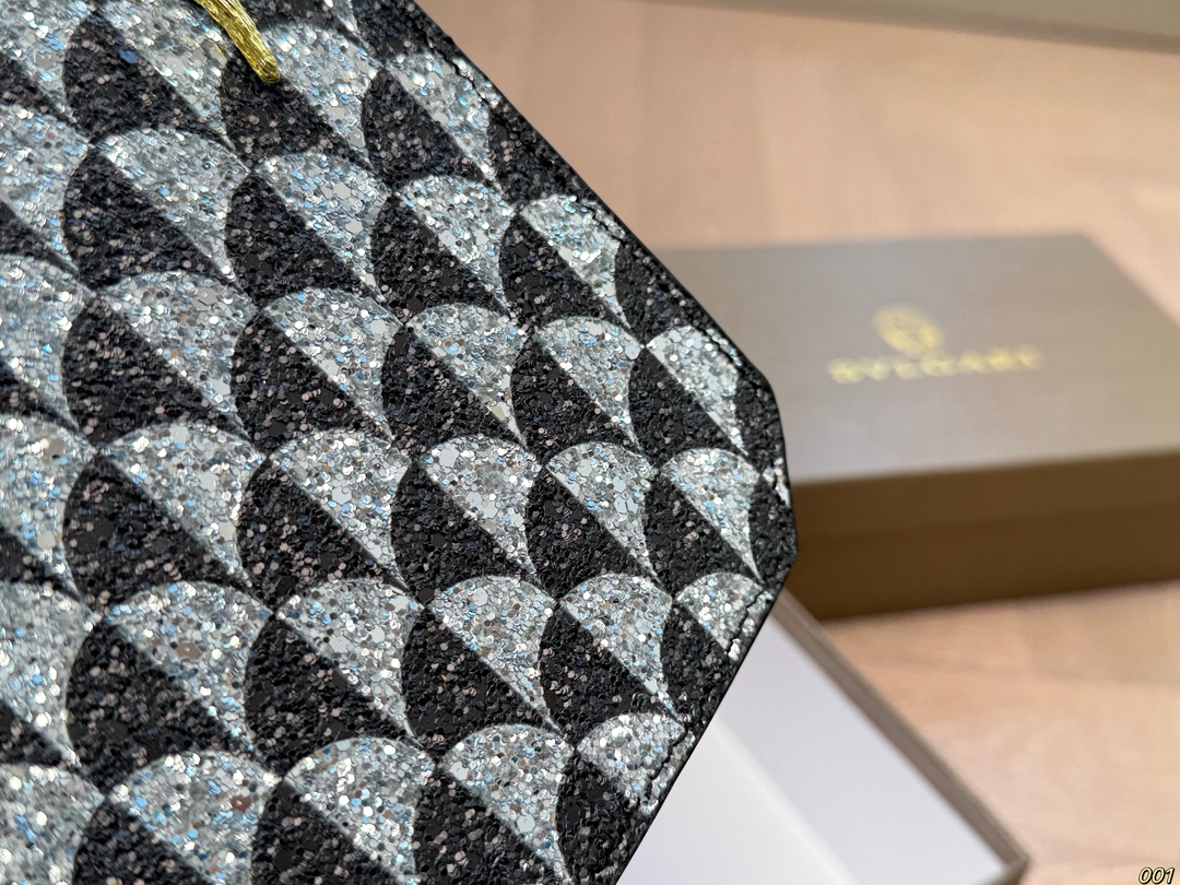 &yen;145配盒 宝格丽 Bvlgari蛇头包 ⚠️顶级原单 不愧是开挂般的存在 包身轻便 百搭 给予满满的高级感 尺寸16 19