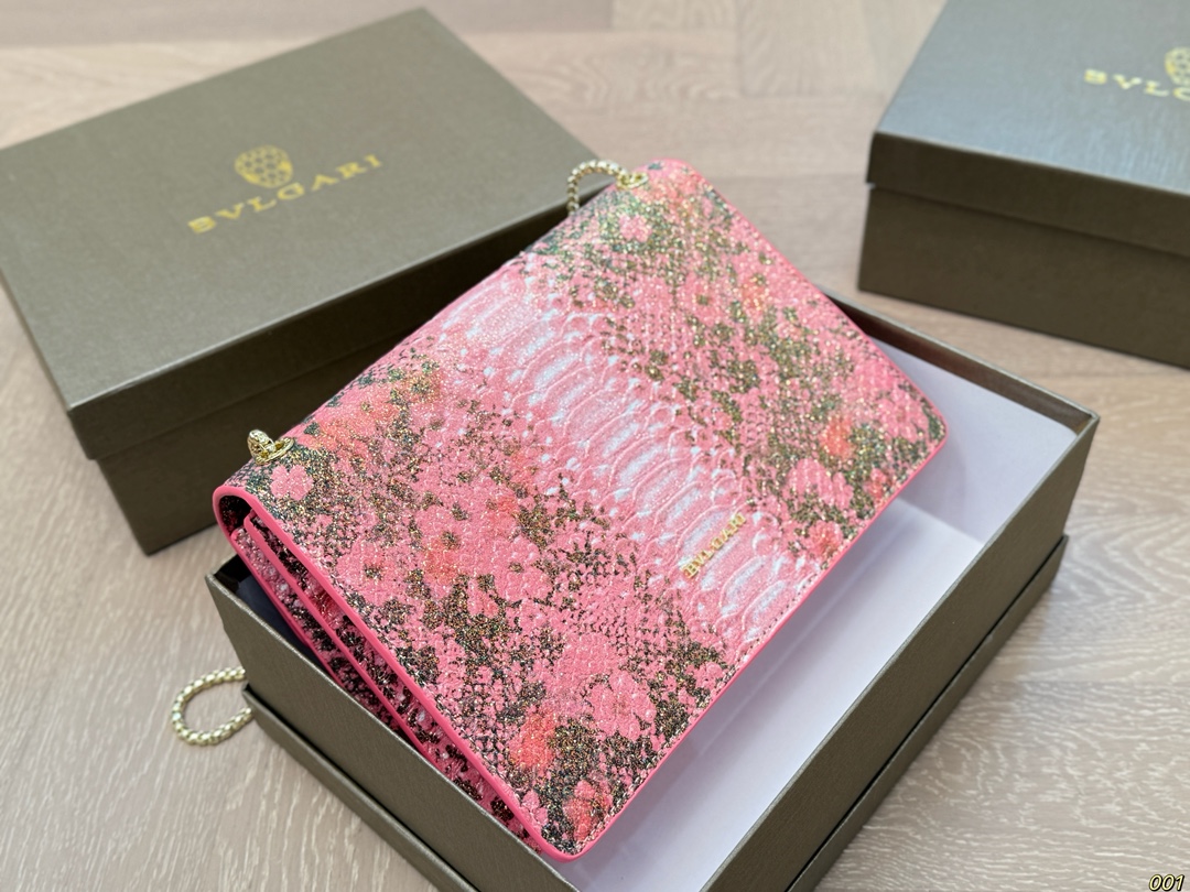 ¥140配盒 宝格丽 Bvlgari蛇头包 ⚠️顶级原单 不愧是开挂般的存在 包身轻便 百搭 给予满满的高级感 尺寸25 17