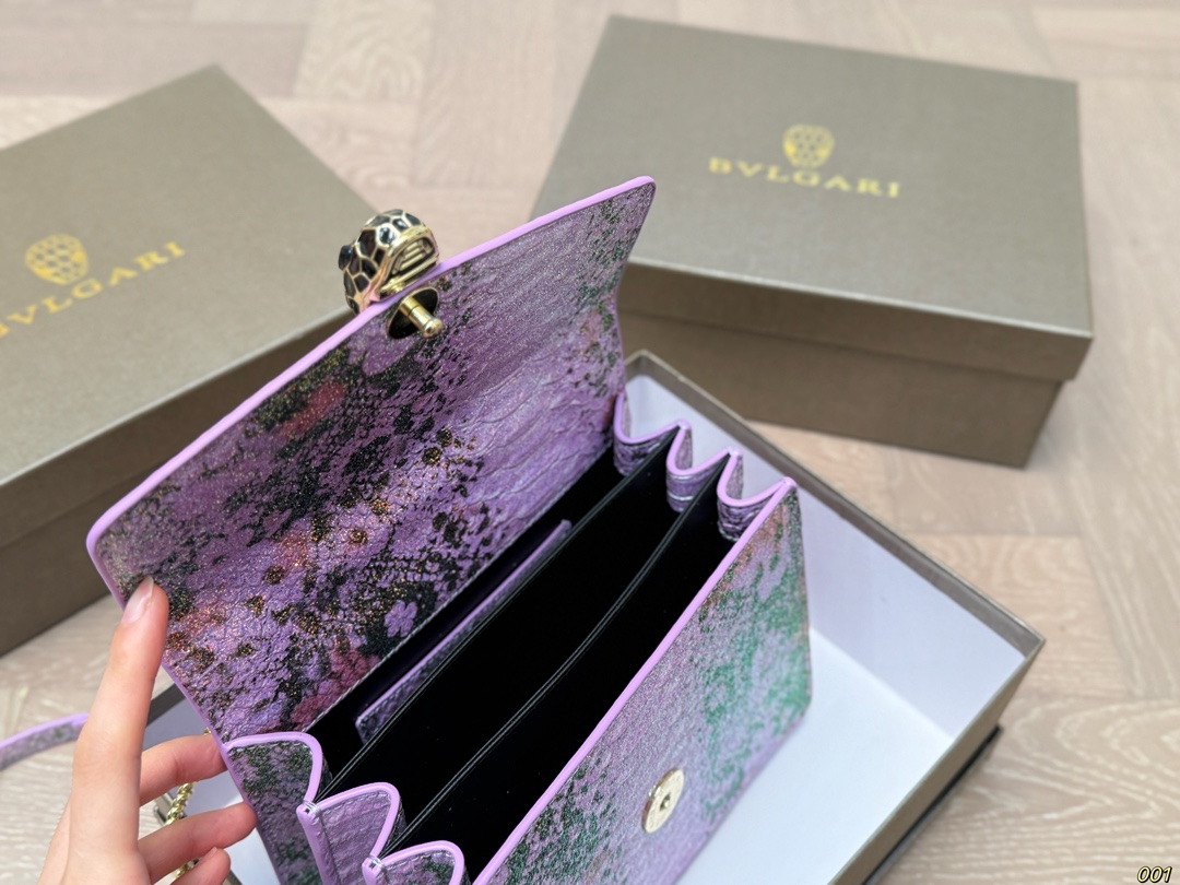¥150配盒 宝格丽 Bvlgari蛇头包 ⚠️顶级原单 不愧是开挂般的存在 包身轻便 百搭 给予满满的高级感 尺寸21 16