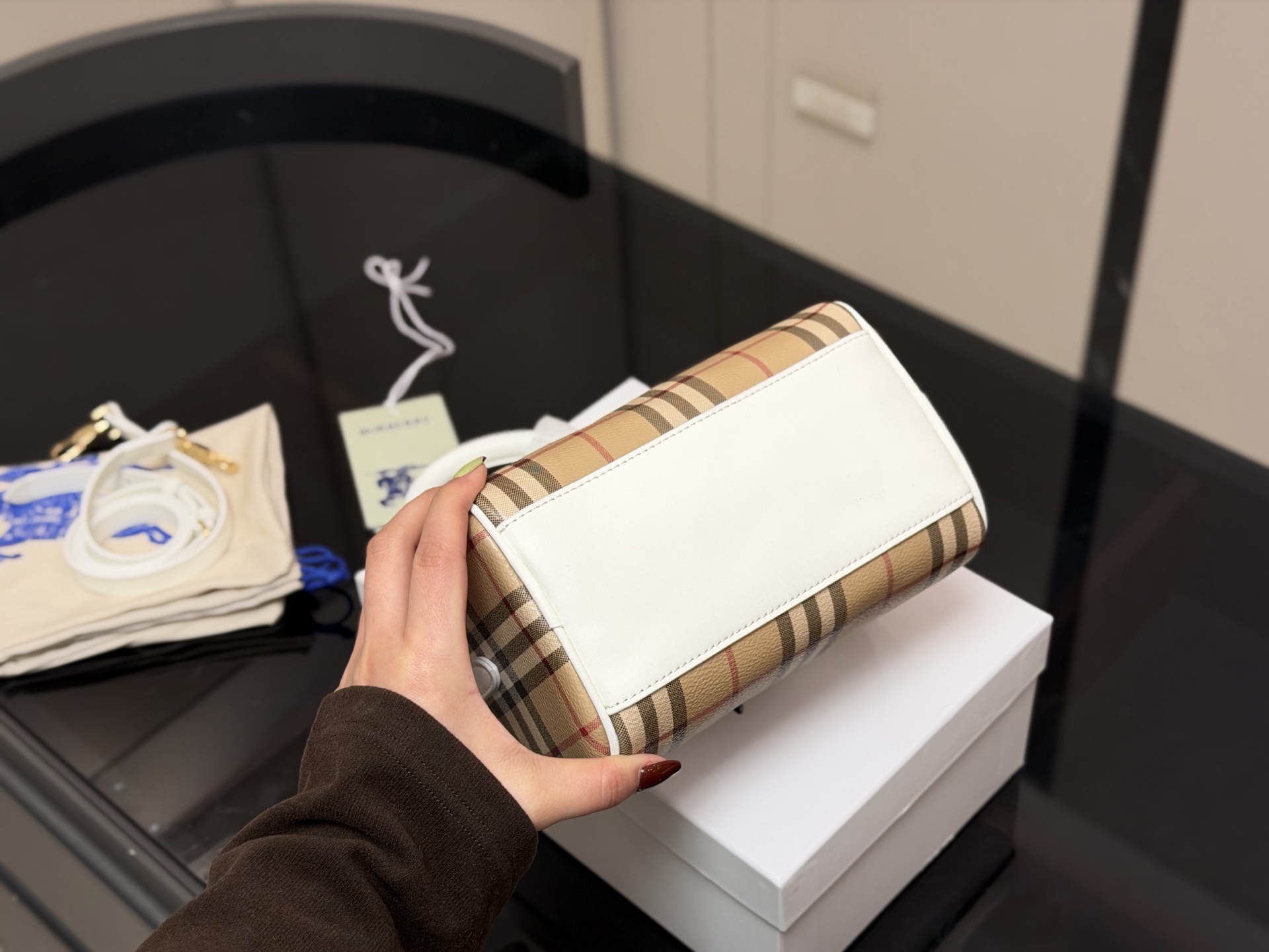 ¥160 配盒 size:20.13cm 巴宝莉|敲可爱的枕头包~ 多配色、手提斜挎随心搭配~