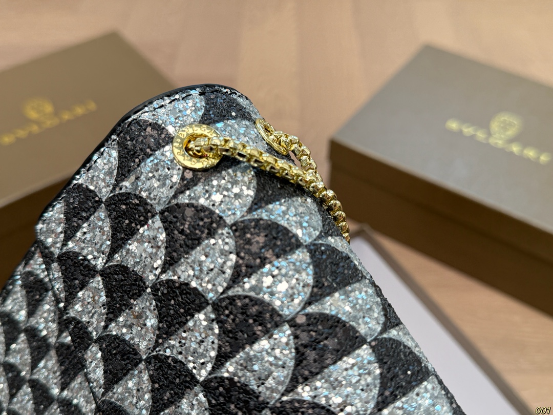 &yen;145配盒 宝格丽 Bvlgari蛇头包 ⚠️顶级原单 不愧是开挂般的存在 包身轻便 百搭 给予满满的高级感 尺寸25 17