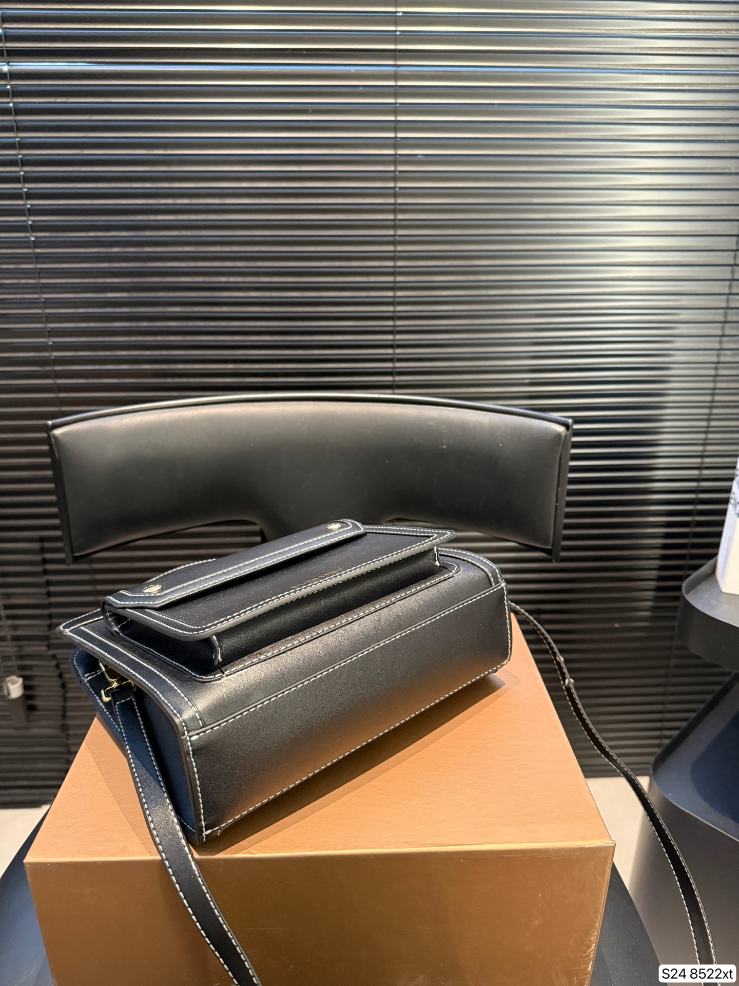 P170配折叠盒 Burberry口袋包黑色 帆布包 pocket 自带vintage气质。 尺寸23 22 货号8522