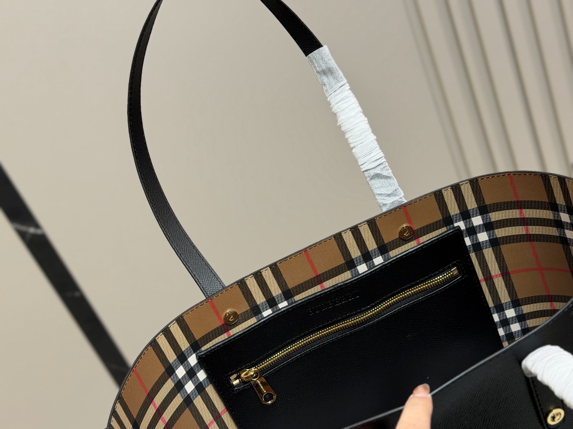 &yen;160 巴宝莉购物袋🛍️ 帆布面料✅ 大容量 满足日常 特别适合宝妈 超级能装! 尺寸: 35.30cm