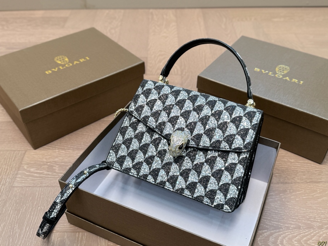 &yen;155配盒 宝格丽 Bvlgari蛇头包 ⚠️顶级原单 不愧是开挂般的存在 包身轻便 百搭 给予满满的高级感 尺寸21 15