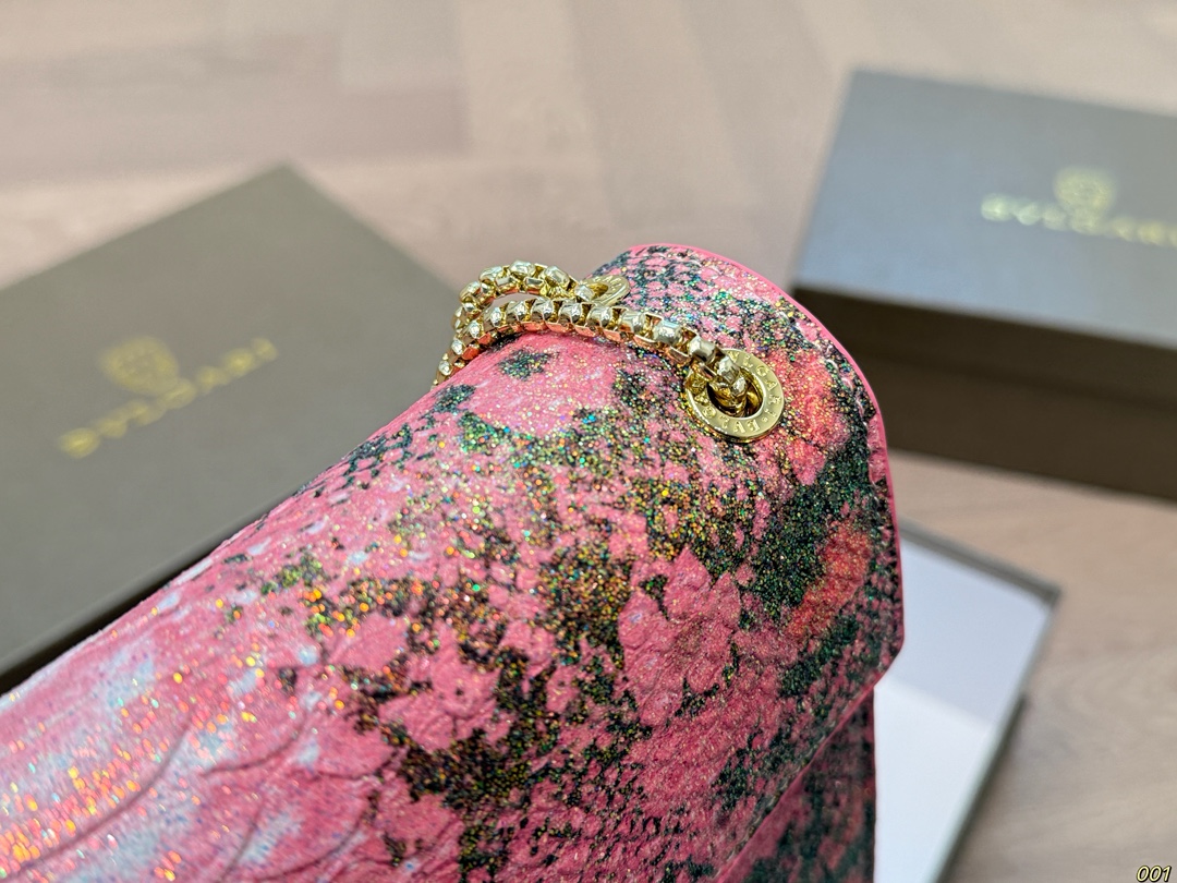 ¥140配盒 宝格丽 Bvlgari蛇头包 ⚠️顶级原单 不愧是开挂般的存在 包身轻便 百搭 给予满满的高级感 尺寸25 17