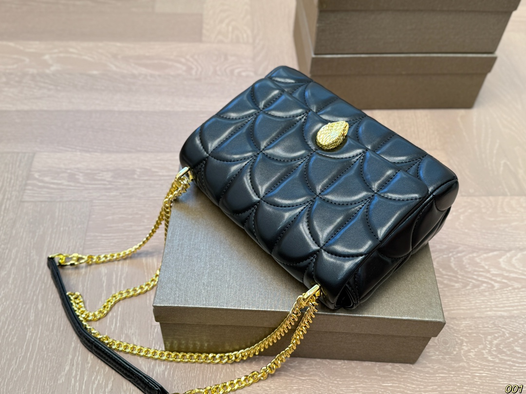 &yen;140配盒 宝格丽 Bvlgari蛇头包 ⚠️顶级原单 不愧是开挂般的存在 包身轻便 百搭 给予满满的高级感 尺寸23 16