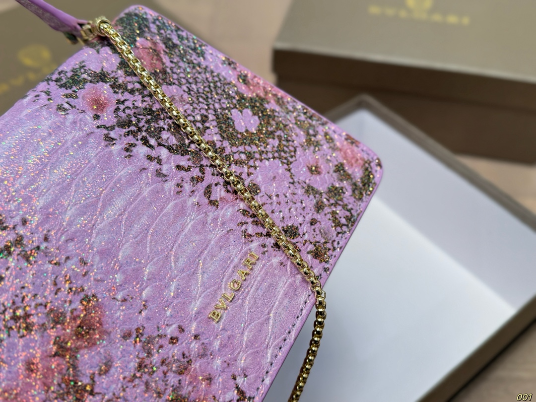 ¥150配盒 宝格丽 Bvlgari蛇头包 ⚠️顶级原单 不愧是开挂般的存在 包身轻便 百搭 给予满满的高级感 尺寸21 16