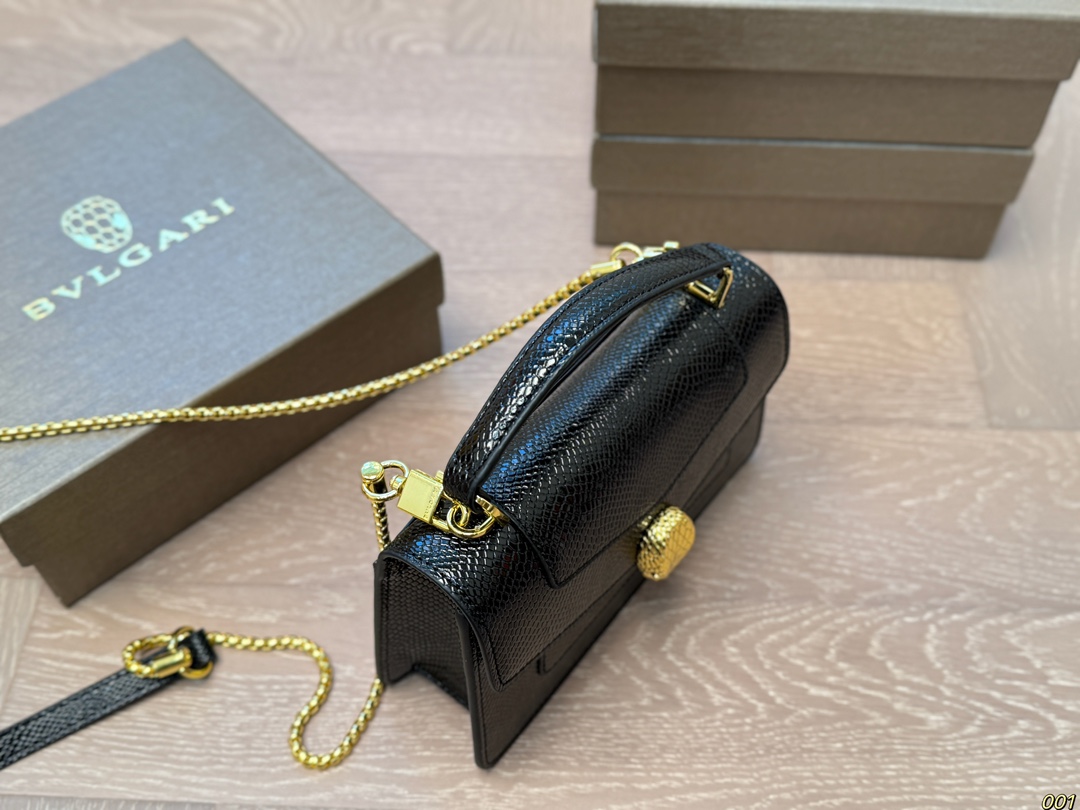 ¥130配盒 宝格丽 Bvlgari蛇头包 ⚠️顶级原单 不愧是开挂般的存在 包身轻便 百搭 给予满满的高级感 尺寸19 12