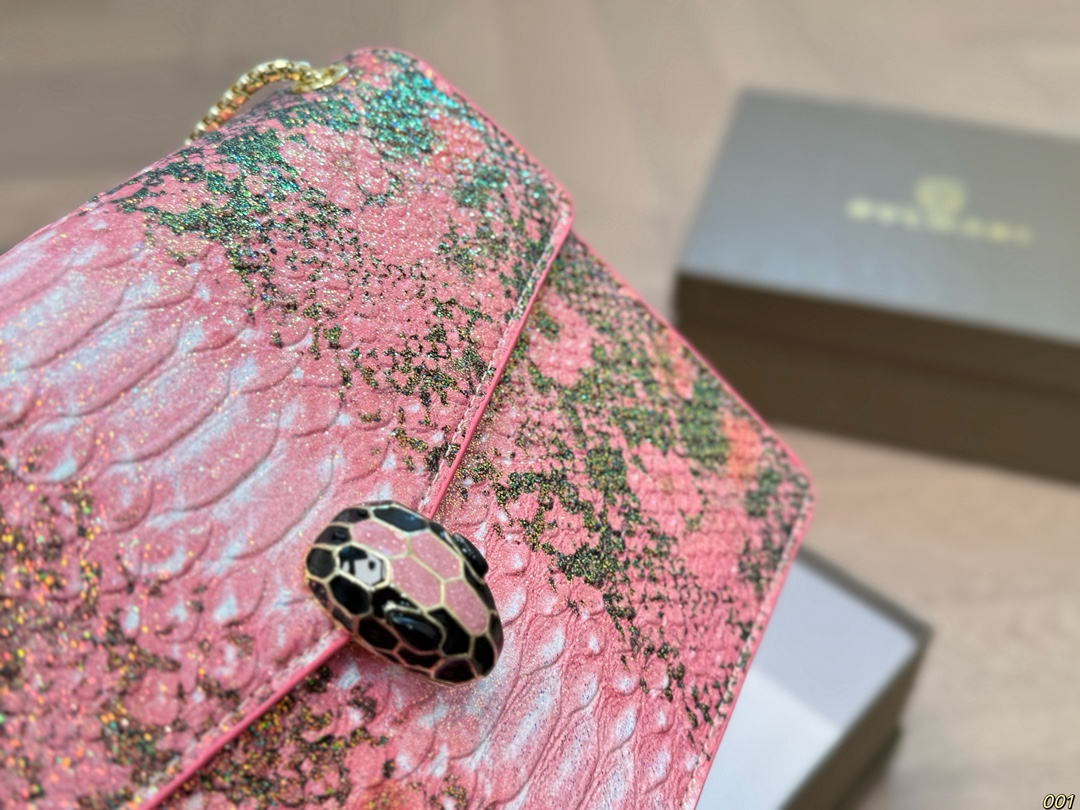 ¥140配盒 宝格丽 Bvlgari蛇头包 ⚠️顶级原单 不愧是开挂般的存在 包身轻便 百搭 给予满满的高级感 尺寸25 17