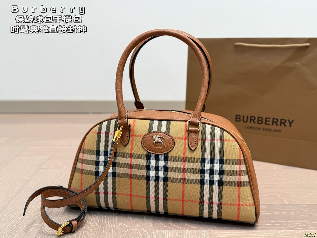 &yen;150 巴宝莉Burberry 保龄球包手提包 时髦典雅直接封神 值得入手 尺寸33 17