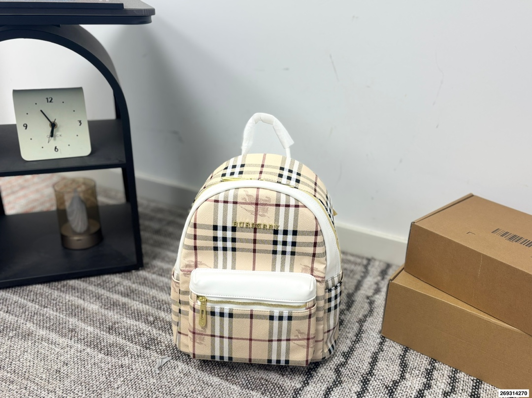 p140 尺寸32.27 巴宝莉双肩包 百搭 容量超惊人 重点是真的很轻便 设计也很简约耐看