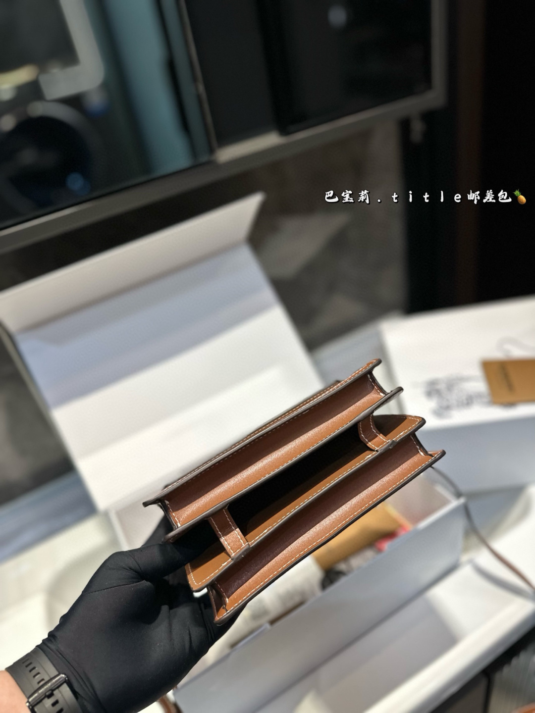 ❤️p145（礼盒包装）❤️ Burberry 巴宝莉 Title单肩斜挎mini邮差包巴宝莉最爆的邮差包 没有之一意大利产 店铺在售款 不好买最经典的配色尺寸约为：19*15