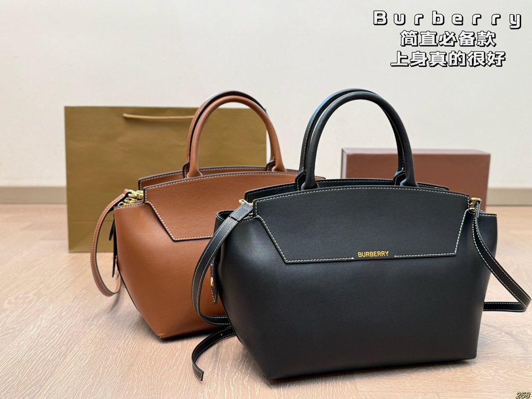 &yen;160 Burberry 巴宝莉👜 简直必备款 上身真的很好看 经典气质款 日常出行 容量很大 尺寸28 20