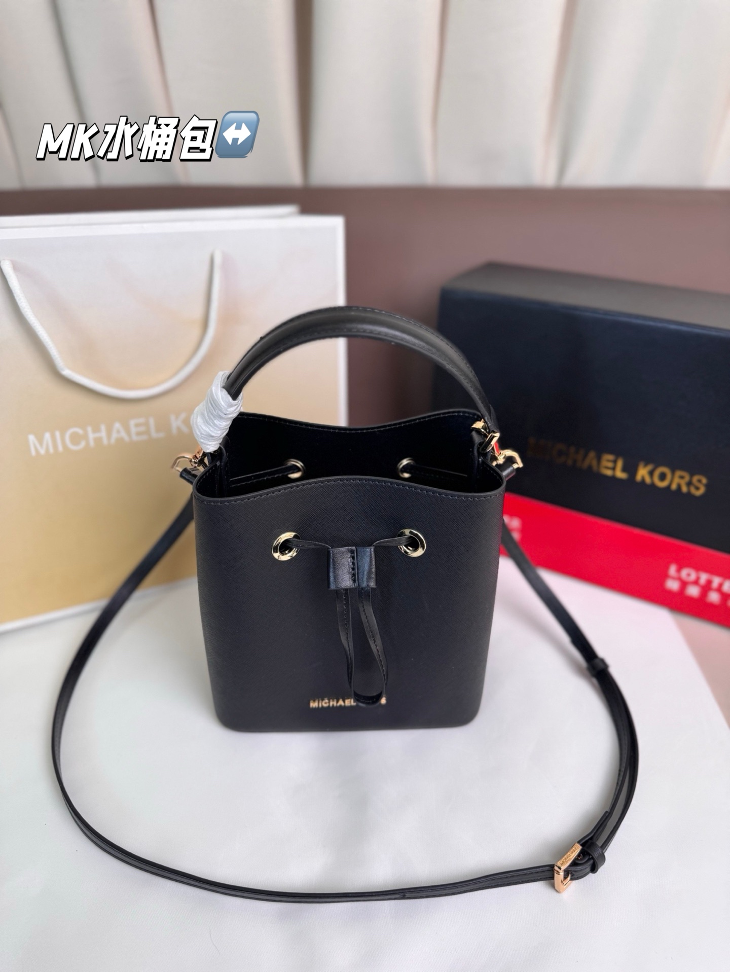 P135 配折叠盒子 mk水桶 时尚炸街 商务稳重 通通拿捏。一年四季都能打Mercer系列一直注重通勤实用！尺寸 17*19