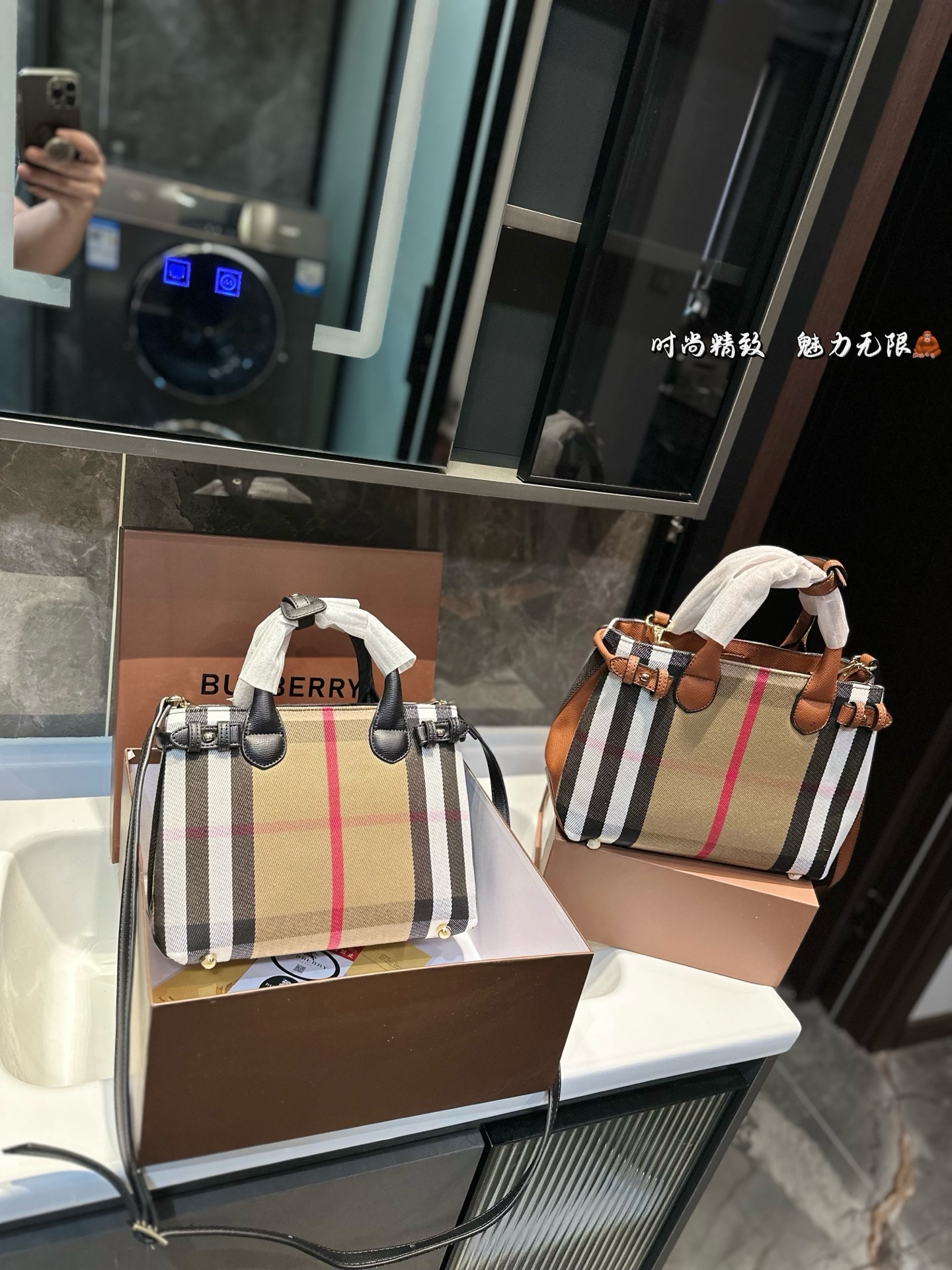 ❤️p165（礼盒包装）❤️ 上❤巴宝莉/burberry 购物袋 这款真的是太好看了吧 你们千呼万唤的款💓💓 怎么背都好看 质量超🐂B PK专柜品质 美妞必留款 趁着现货 抓紧留 size 26 19cm