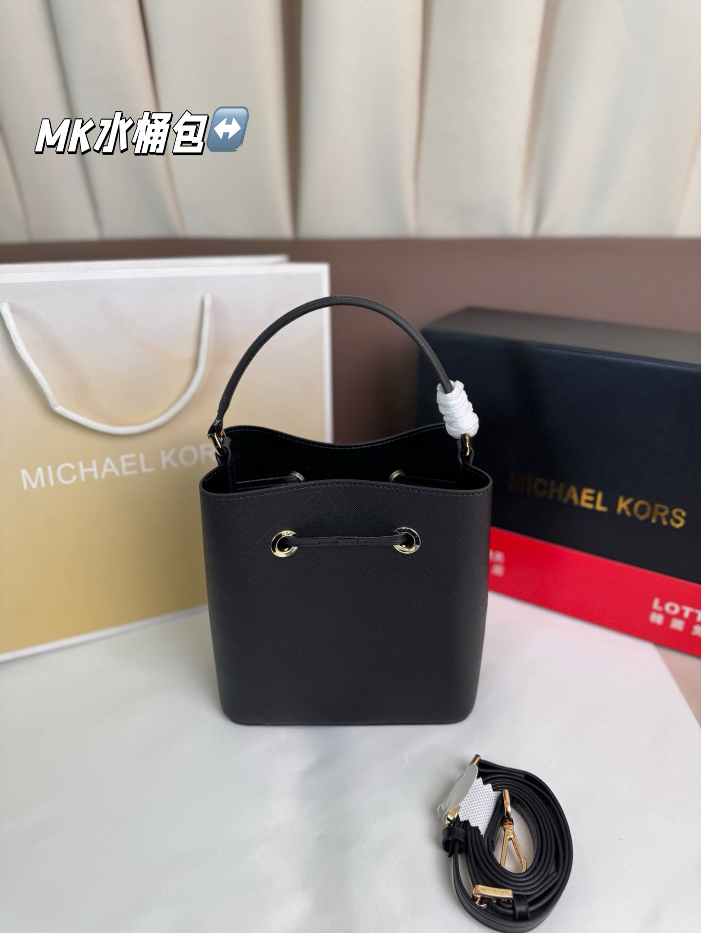 P135 配折叠盒子 mk水桶 时尚炸街 商务稳重 通通拿捏。一年四季都能打Mercer系列一直注重通勤实用！尺寸 17*19