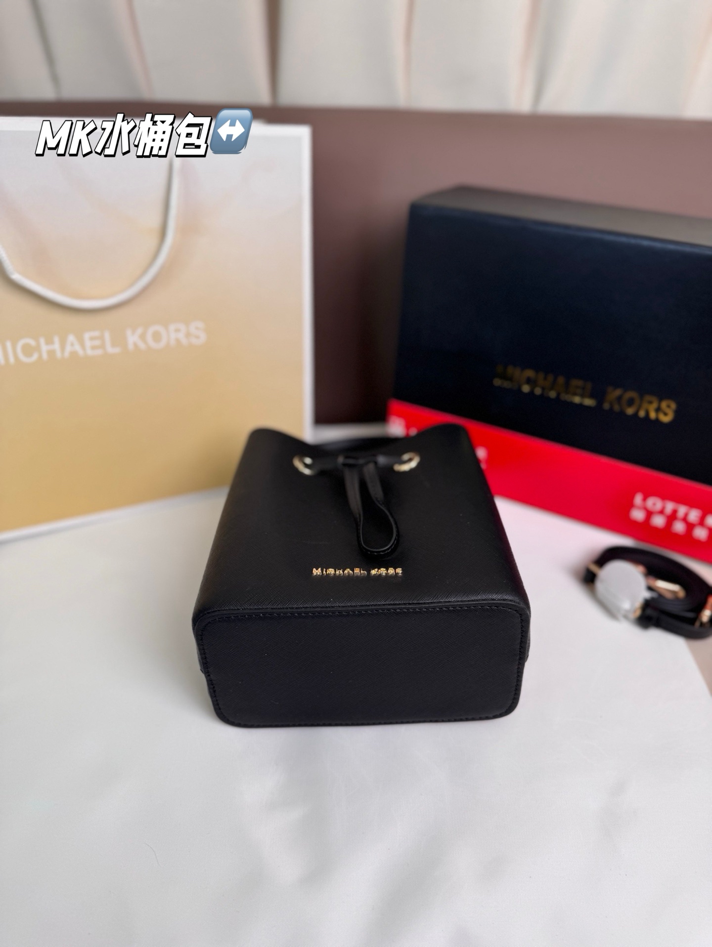 P135 配折叠盒子 mk水桶 时尚炸街 商务稳重 通通拿捏。一年四季都能打Mercer系列一直注重通勤实用！尺寸 17*19