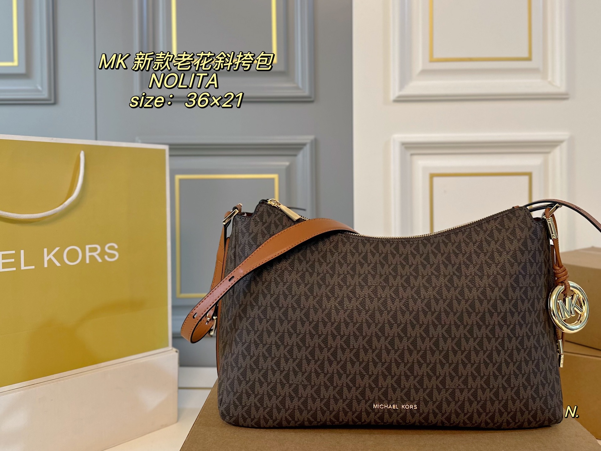 P170（配盒） size:36&times;21 MK老花新款NOLITA斜挎包🔥 简约大方，超多颜色🉑️选 肩带可调节，解锁多种背法 高级有质感，轻便实用！ 时尚与休闲无缝衔接‼️