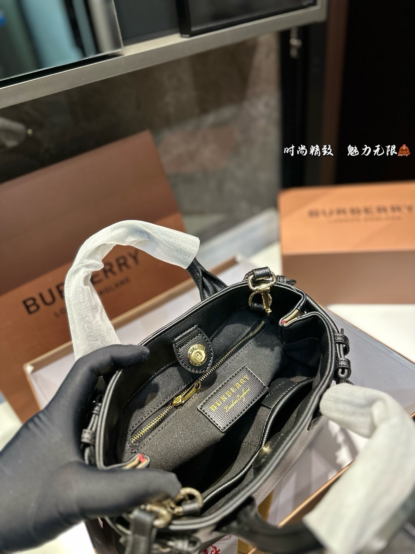 ❤️p165(礼盒包装)❤️ 上❤巴宝莉/burberry 购物袋 这款真的是太好看了吧 你们千呼万唤的款💓💓 怎么背都好看 质量超🐂B PK专柜品质 美妞必留款 趁着现货 抓紧留 size 26 19cm