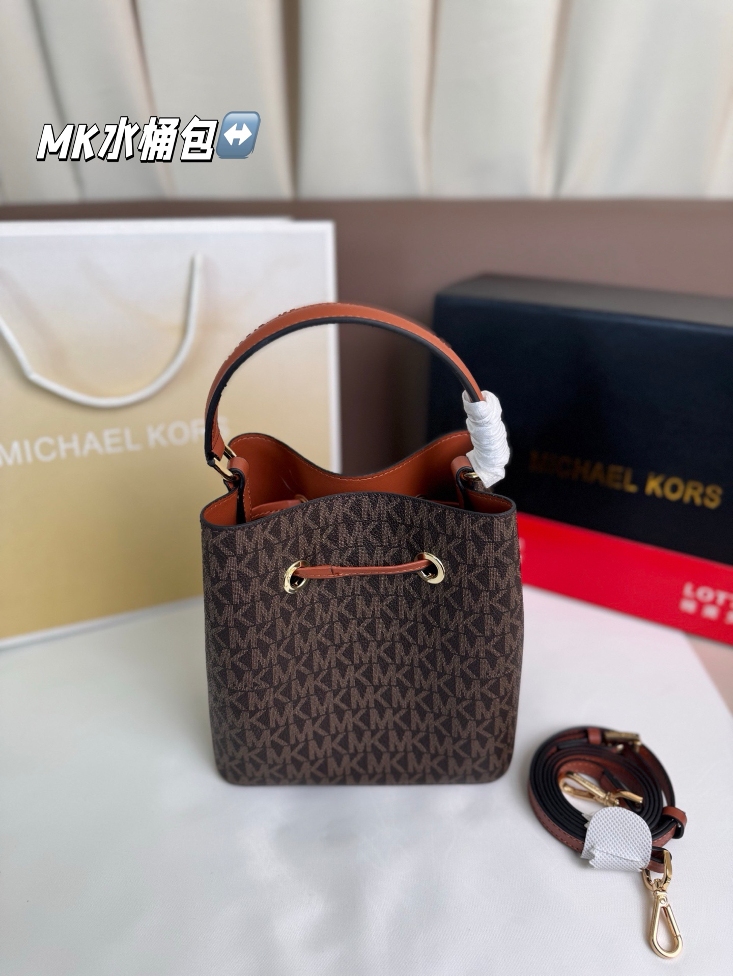 P135 配折叠盒子 mk水桶 时尚炸街 商务稳重 通通拿捏。一年四季都能打Mercer系列一直注重通勤实用！尺寸 17*19