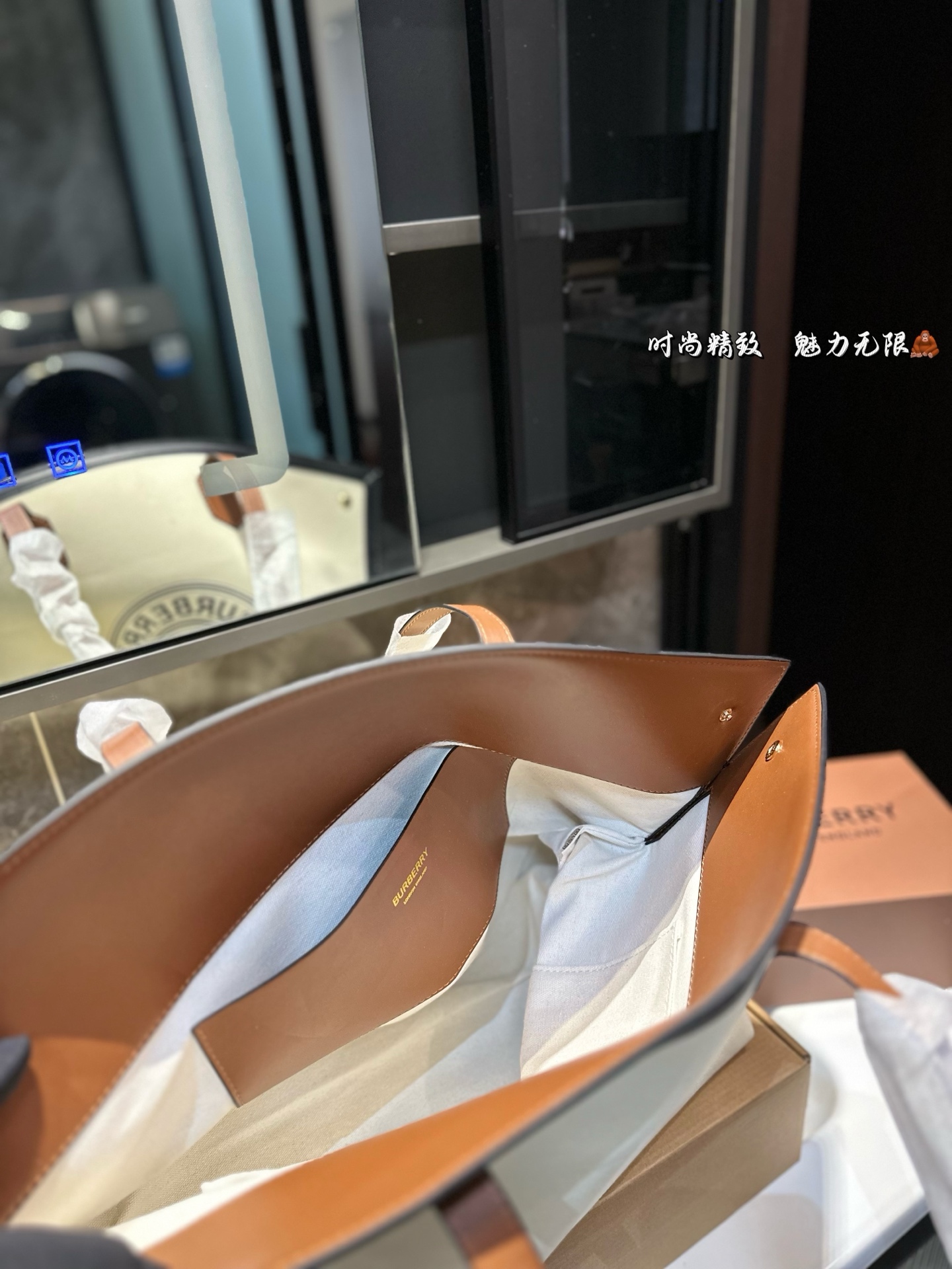❤️p160❤️ Burberry 2020SS托特包!!购物袋 推 荐给大家 巴宝莉大家好.推荐给大家是2020SS走秀款非常实用和百搭.相对很多托特包来说.这个款满轻便又耐用的一款! 太喜欢这个款式啦 推荐自留 尺寸 45 33