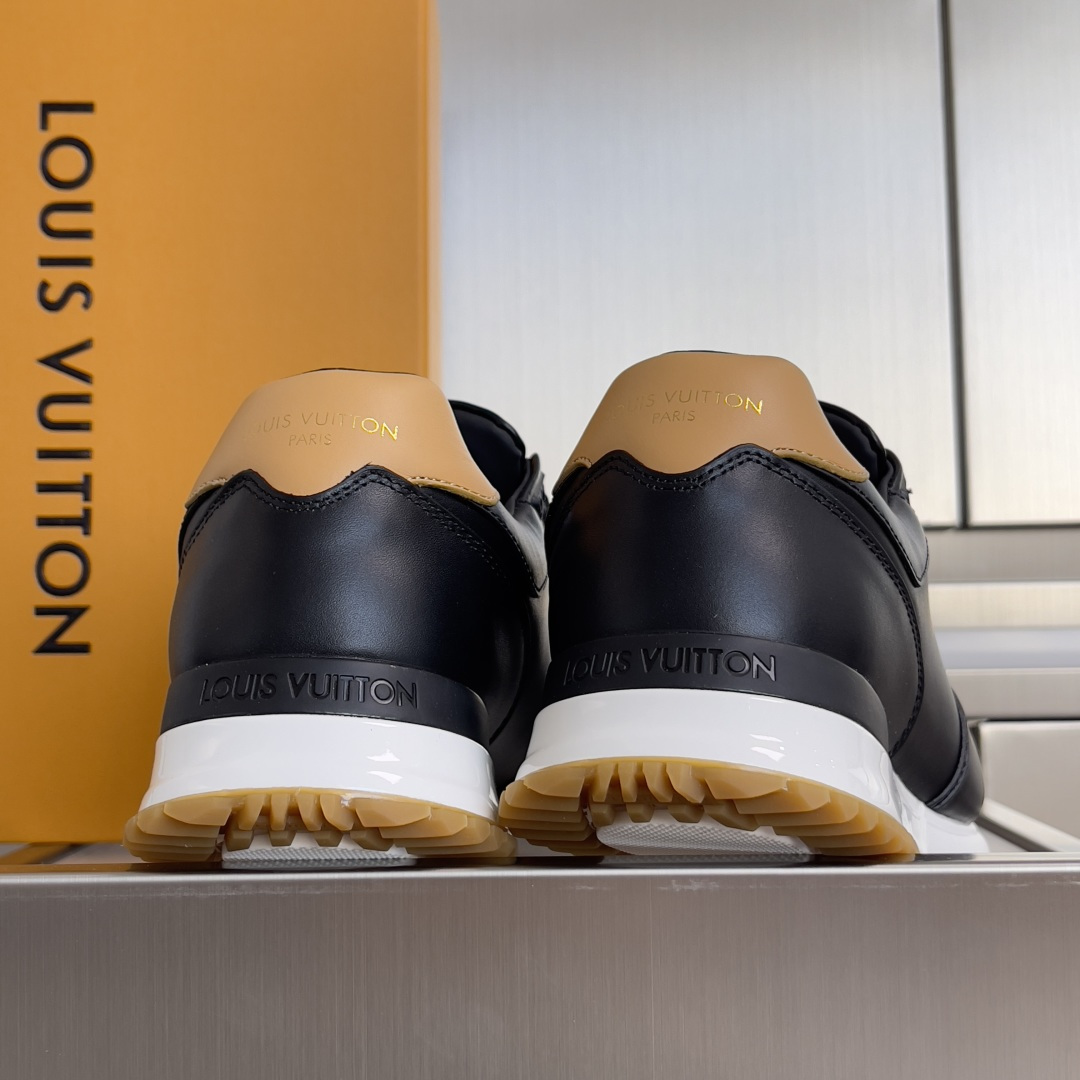 顶级版本:男款390💰 LV 路易威登 驴牌L家 经典Run Away系列 休闲 运动鞋 老爹鞋 原版购入开发 做货 本款 Run Away 运动鞋融汇品牌经典 Monogram 压纹粒面牛皮革和 Epi 牛皮革,以坡跟橡胶外底诠释跑鞋灵感。LV 字母和路易威登巴黎标识分别点缀鞋舌和后部 配送专柜精美包装🛍📦 ▪️ 面料:原版定制进口头层牛皮 ▪️ 内里:原版定制羊皮+透气网里 ▪️ 鞋底:原版开模防滑TPU材质 ▪️ 底厚:4CM ▪️ Size: 男款39-46