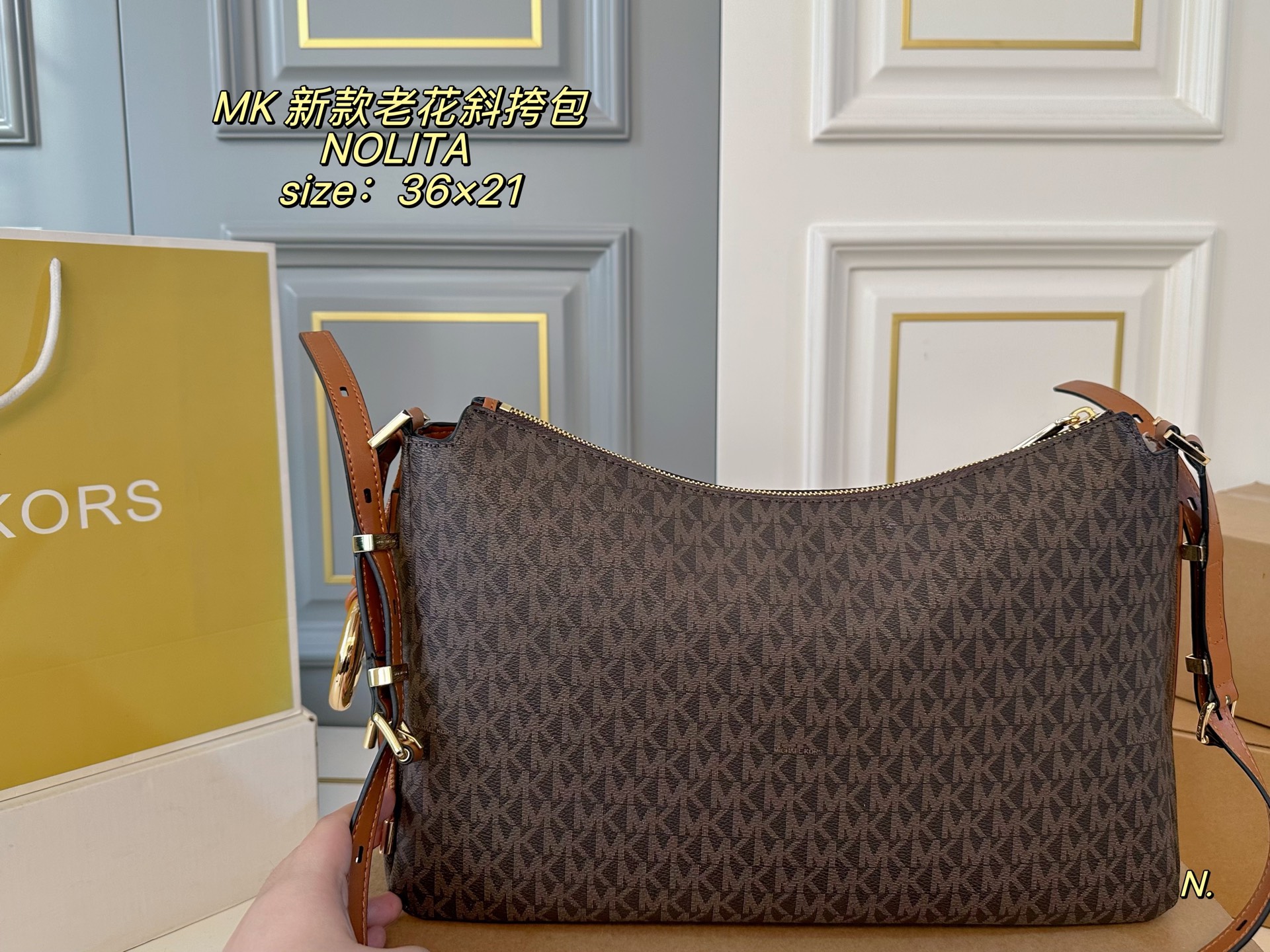 P170（配盒） size:36&times;21 MK老花新款NOLITA斜挎包🔥 简约大方，超多颜色🉑️选 肩带可调节，解锁多种背法 高级有质感，轻便实用！ 时尚与休闲无缝衔接‼️