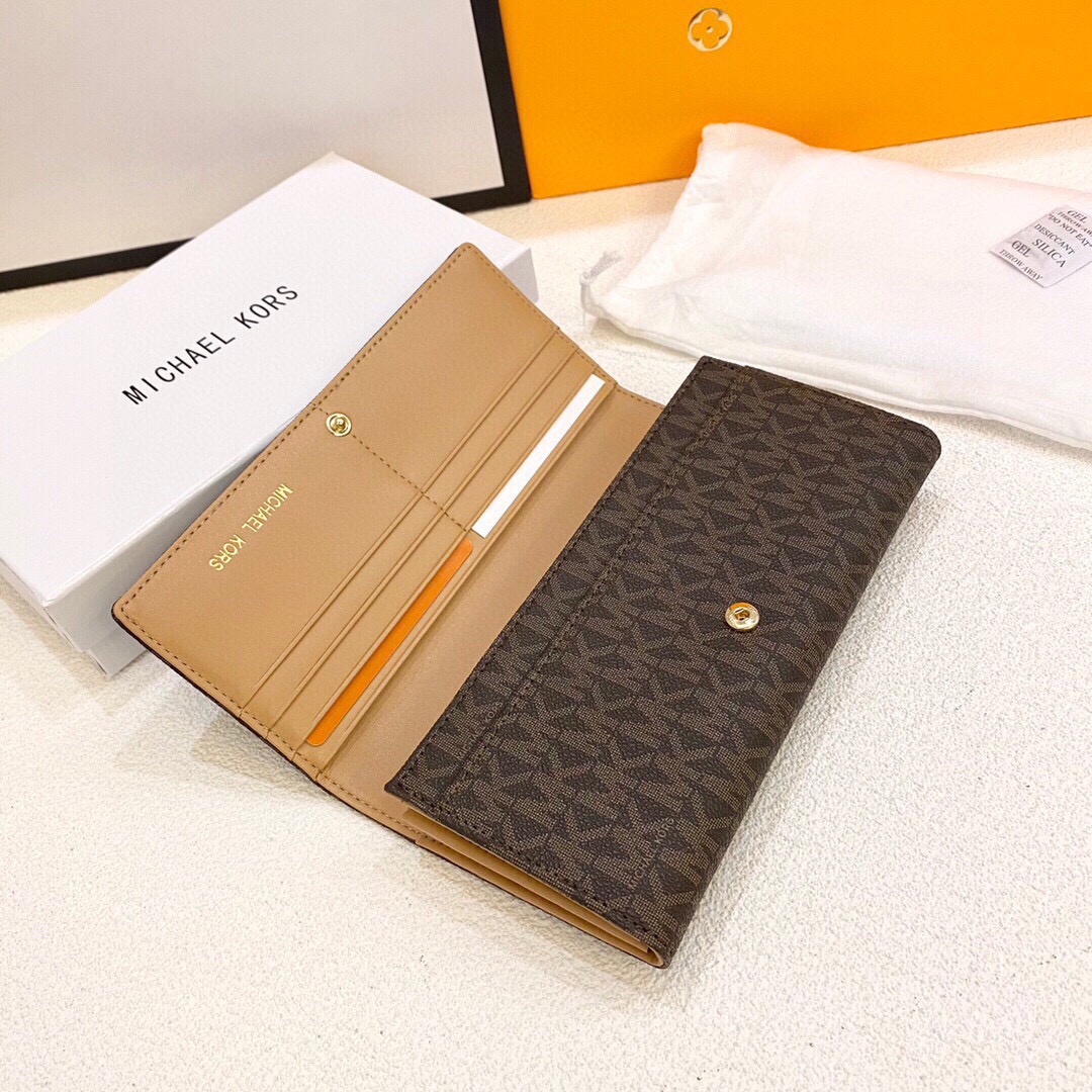 P95🎀🎀颜色 黑 咖🎀尺寸 19x10🎀MK✨优质牛皮🐂手感一流👏时尚设计💋潮版百搭,简约大方,经典永不过时💍长款钱包