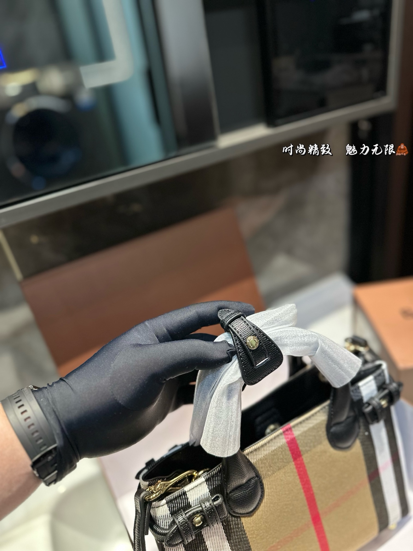 ❤️p165（礼盒包装）❤️ 上❤巴宝莉/burberry 购物袋 这款真的是太好看了吧 你们千呼万唤的款💓💓 怎么背都好看 质量超🐂B PK专柜品质 美妞必留款 趁着现货 抓紧留 size 26 19cm