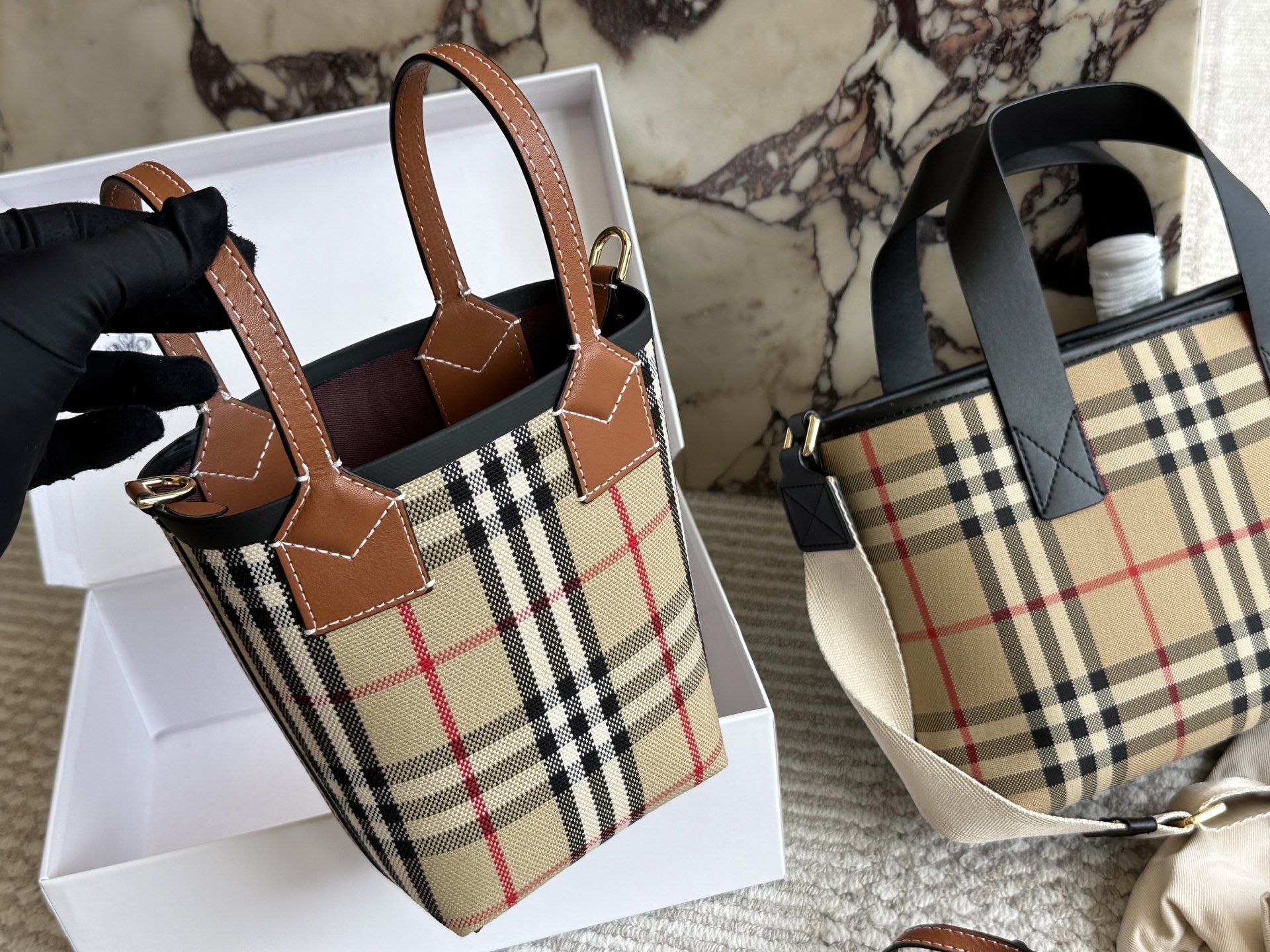 💰150 配盒 size:底宽11 上宽20高18 Bur|可爱的小 格纹水桶包/菜篮子 超级经典的小格子哦!