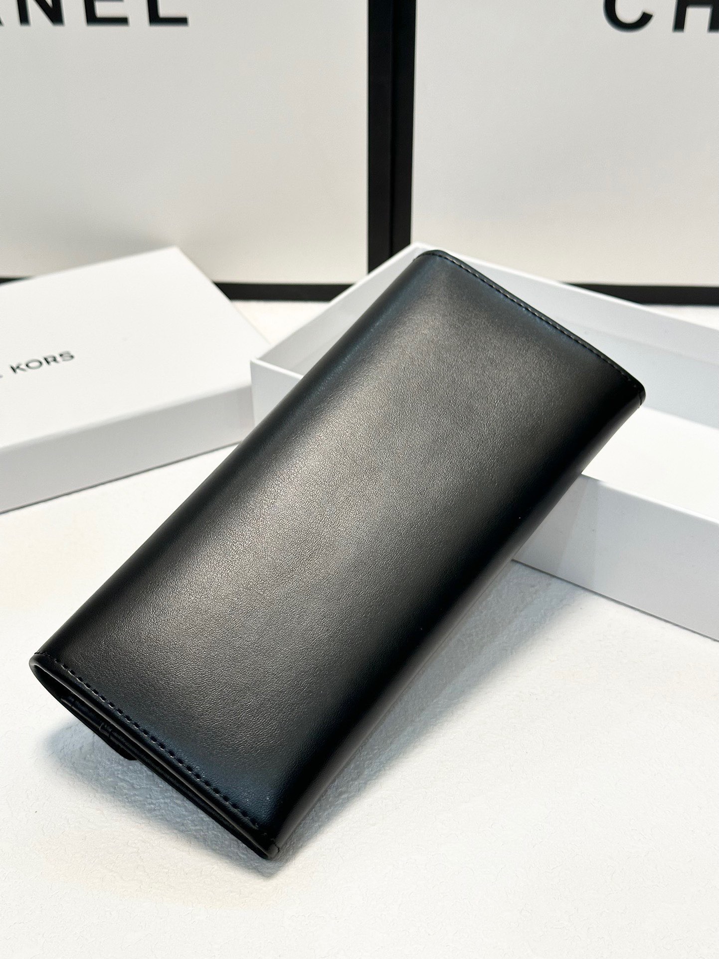 P95🎀🎀颜色 黑🎀尺寸 19x10🎀实拍MK✨优质牛皮🐂手感一流👏时尚设计💋潮版百搭,简约大方,经典永不过时💍长款钱包
