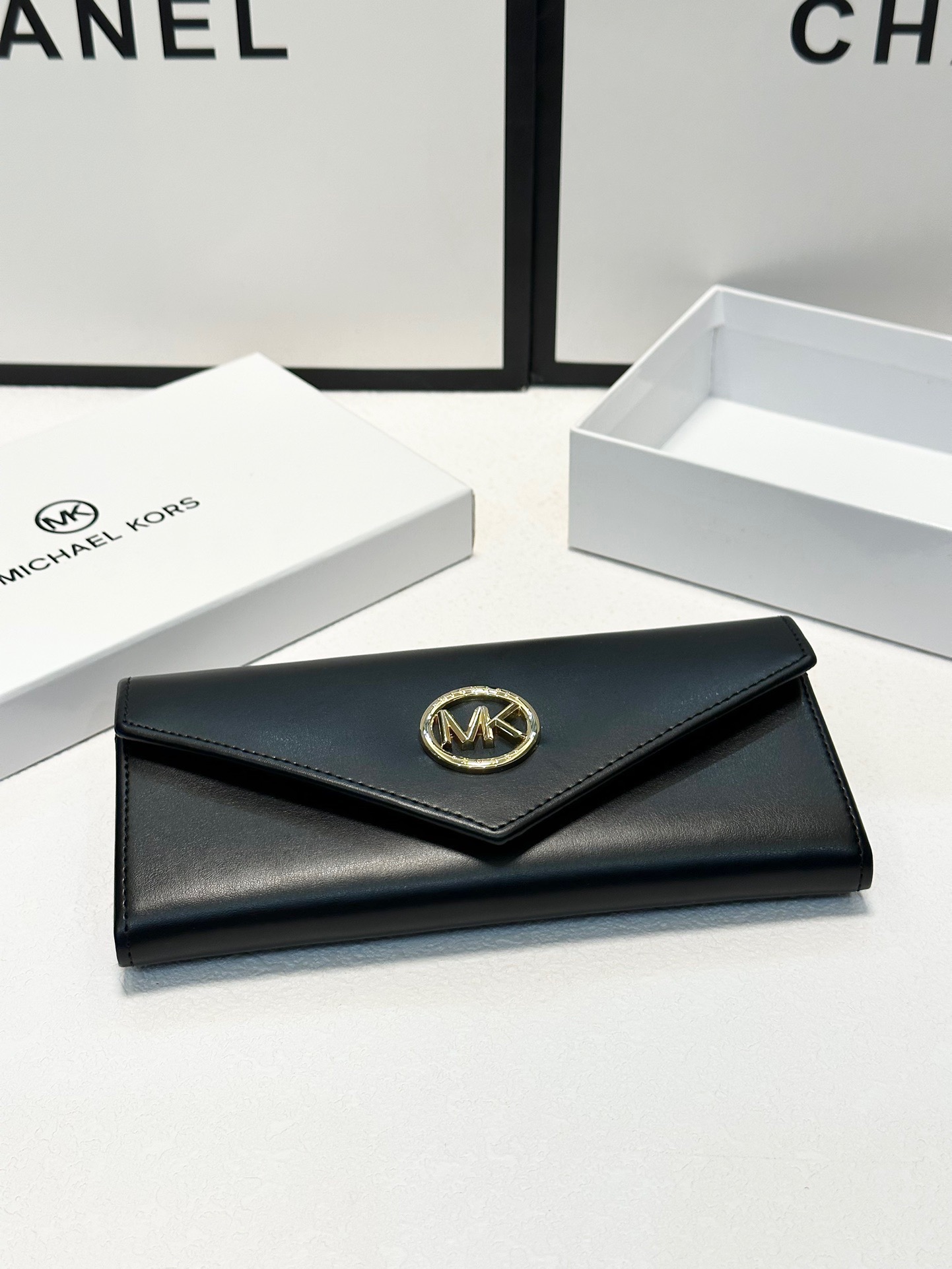 P95🎀🎀颜色 黑🎀尺寸 19x10🎀实拍MK✨优质牛皮🐂手感一流👏时尚设计💋潮版百搭,简约大方,经典永不过时💍长款钱包