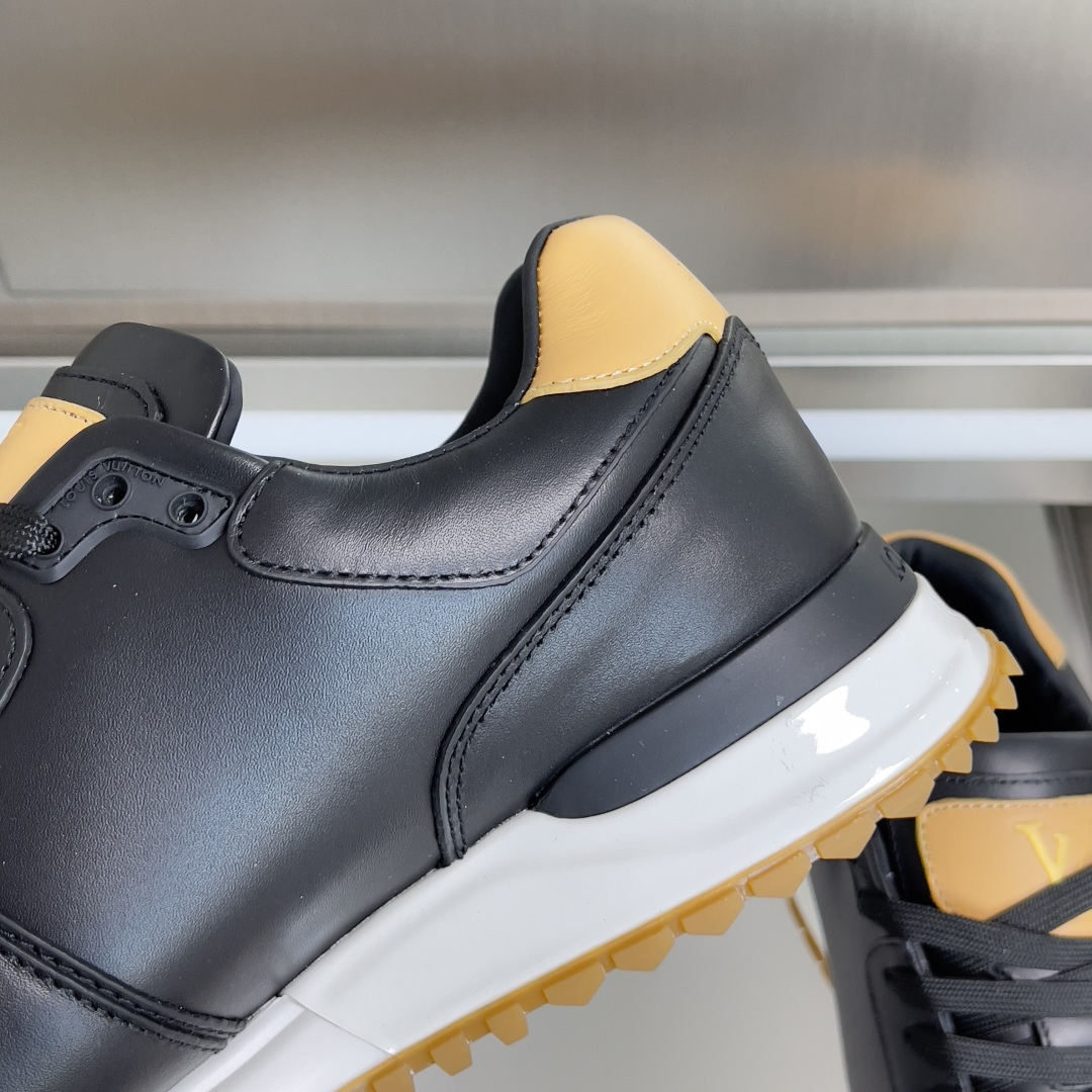 顶级版本:男款390💰 LV 路易威登 驴牌L家 经典Run Away系列 休闲 运动鞋 老爹鞋 原版购入开发 做货 本款 Run Away 运动鞋融汇品牌经典 Monogram 压纹粒面牛皮革和 Epi 牛皮革,以坡跟橡胶外底诠释跑鞋灵感。LV 字母和路易威登巴黎标识分别点缀鞋舌和后部 配送专柜精美包装🛍📦 ▪️ 面料:原版定制进口头层牛皮 ▪️ 内里:原版定制羊皮+透气网里 ▪️ 鞋底:原版开模防滑TPU材质 ▪️ 底厚:4CM ▪️ Size: 男款39-46