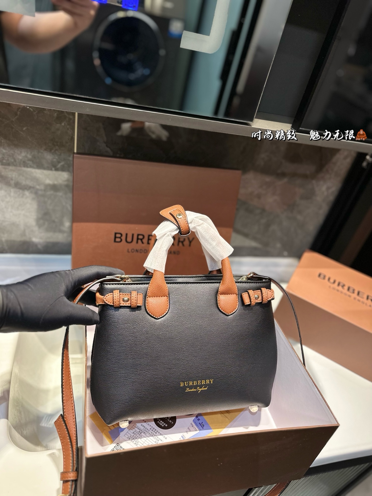 ❤️p165(礼盒包装)❤️ 上❤巴宝莉/burberry 购物袋 这款真的是太好看了吧 你们千呼万唤的款💓💓 怎么背都好看 质量超🐂B PK专柜品质 美妞必留款 趁着现货 抓紧留 size 26 19cm