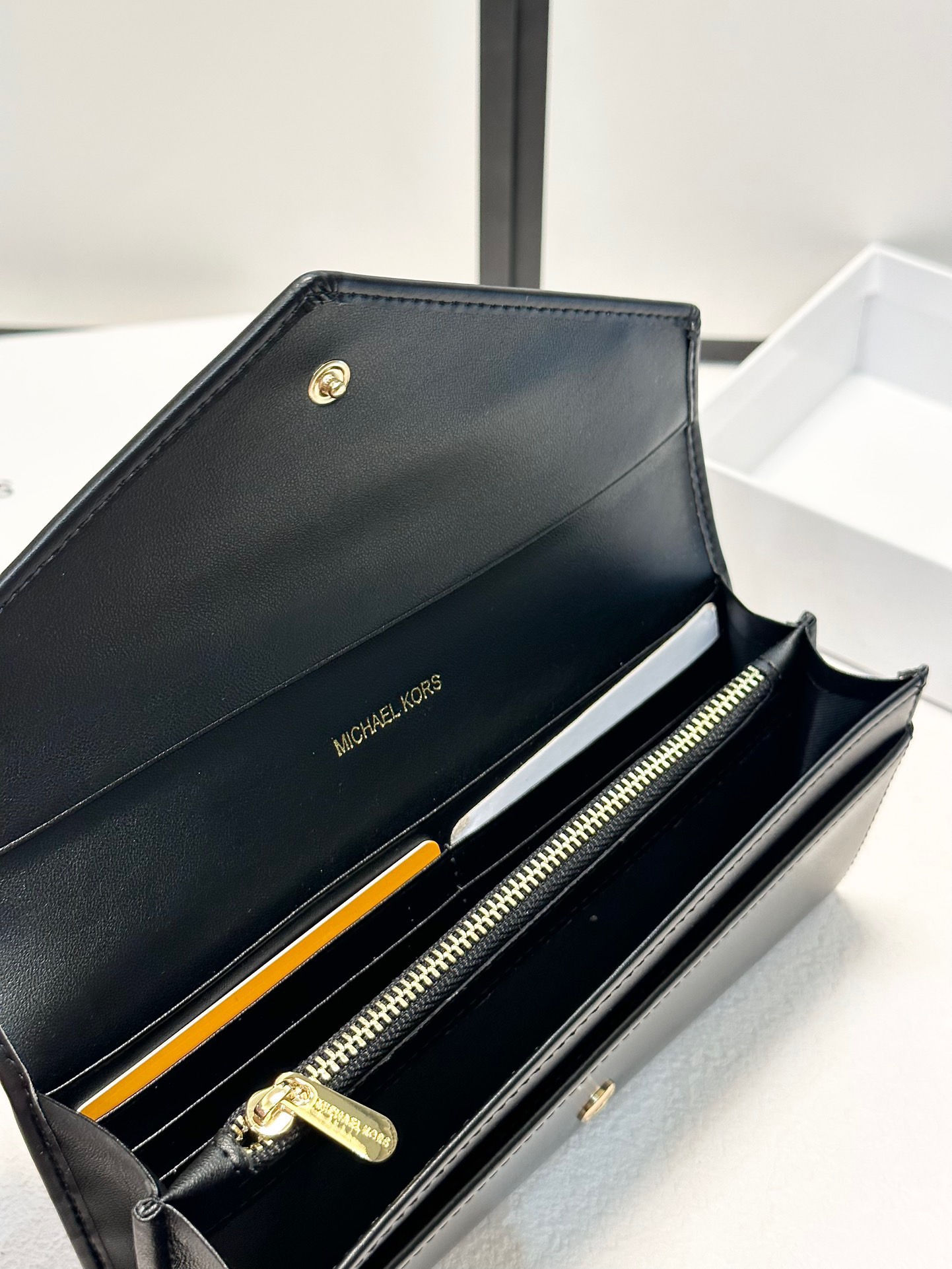 P95🎀🎀颜色 黑🎀尺寸 19x10🎀实拍MK✨优质牛皮🐂手感一流👏时尚设计💋潮版百搭,简约大方,经典永不过时💍长款钱包